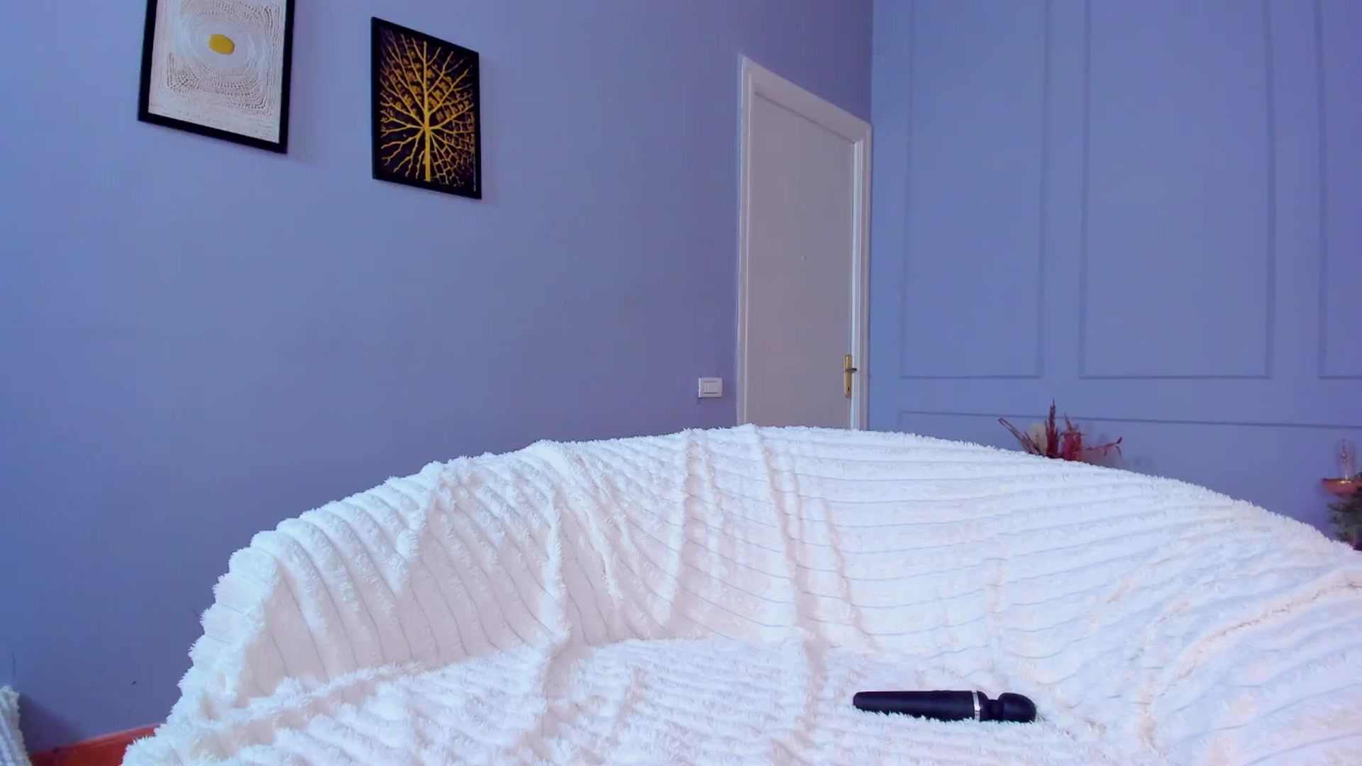 Gallery image thumbnail from AwwwElla's myfreecams stream on, 04/19/2026, 06:48 image 19 of 20