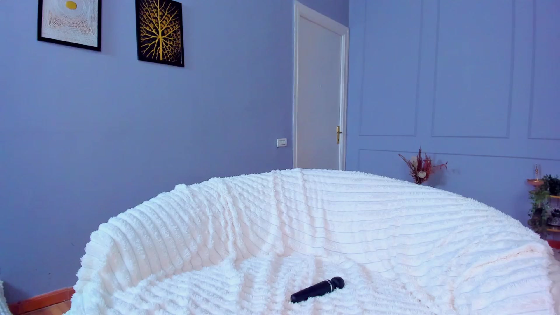 Gallery image thumbnail from AwwwElla's myfreecams stream on, 04/19/2026, 08:35 image 20 of 20