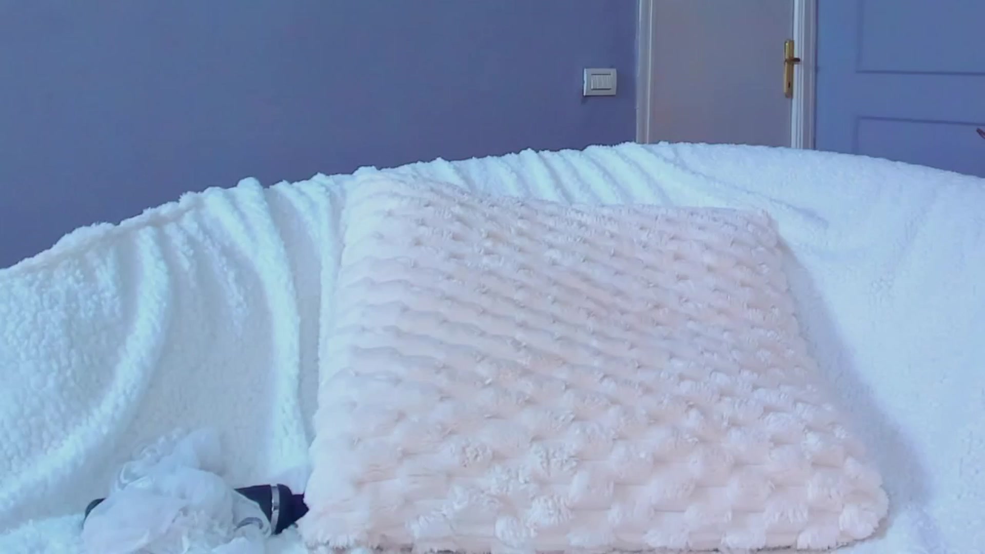 Gallery image thumbnail from AwwwElla's myfreecams stream on, 04/22/2026, 07:01 image 14 of 20