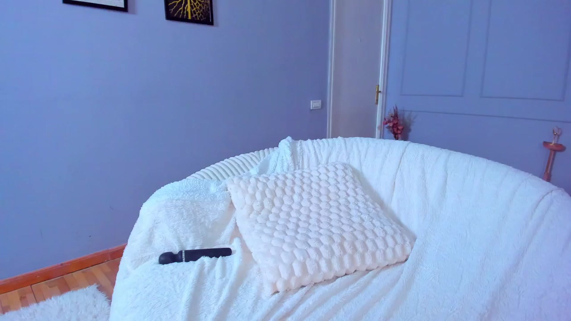 Gallery image thumbnail from AwwwElla's myfreecams stream on, 04/24/2026, 07:14 image 4 of 20
