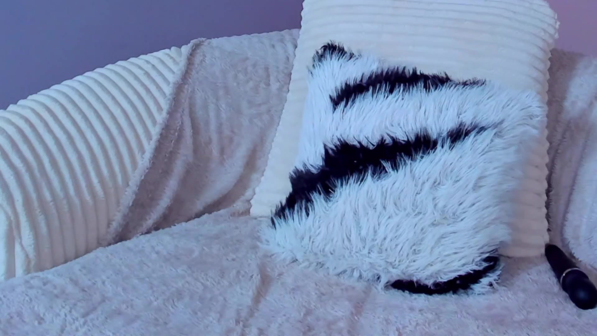 Gallery image thumbnail from AwwwElla's myfreecams stream on, 04/28/2026, 04:45 image 13 of 20
