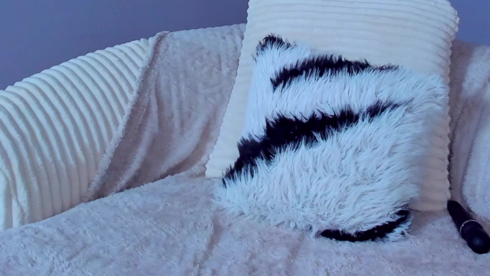 Gallery image thumbnail from AwwwElla's myfreecams stream on, 04/28/2026, 04:45 image 16 of 20