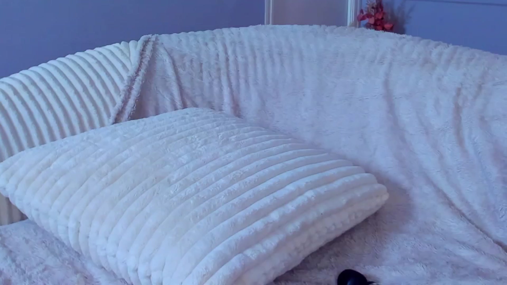 Gallery image thumbnail from AwwwElla's myfreecams stream on, 04/28/2026, 06:19 image 9 of 20
