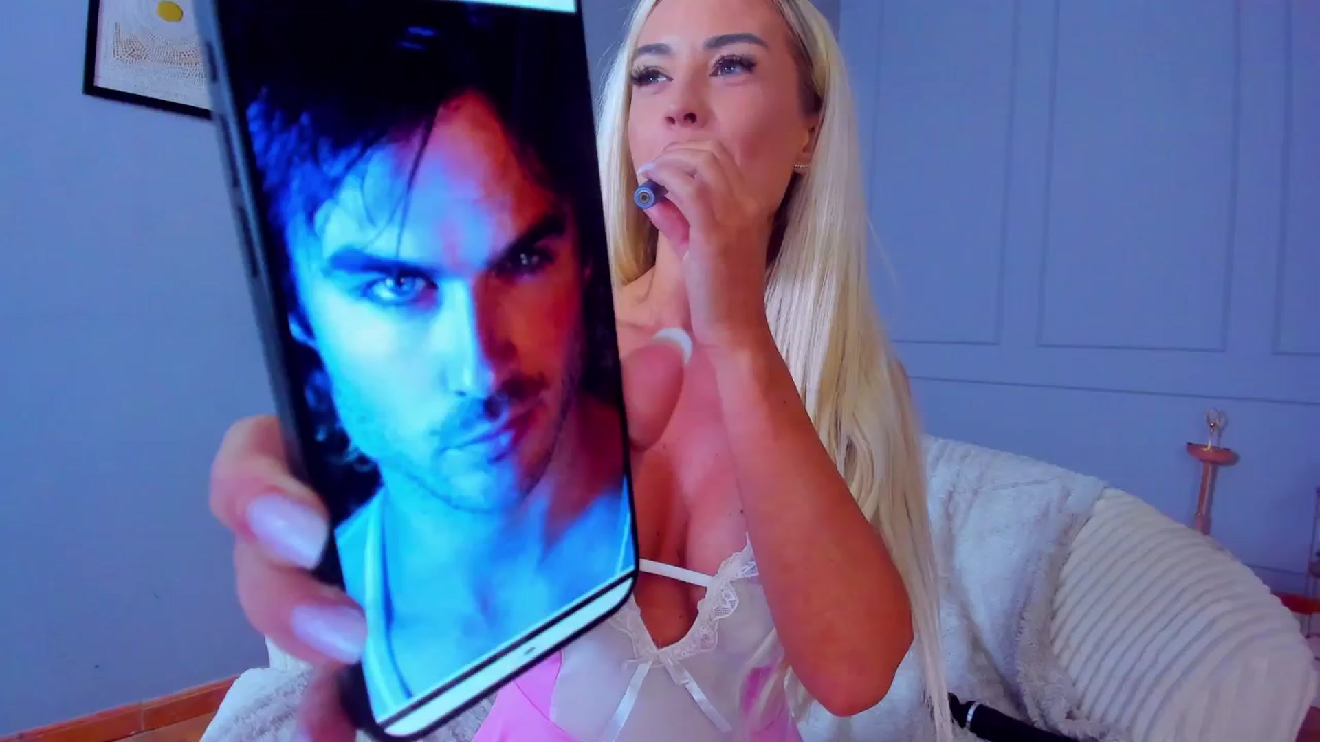 Gallery image thumbnail from AwwwElla's myfreecams stream on, 04/28/2026, 09:23 image 5 of 20