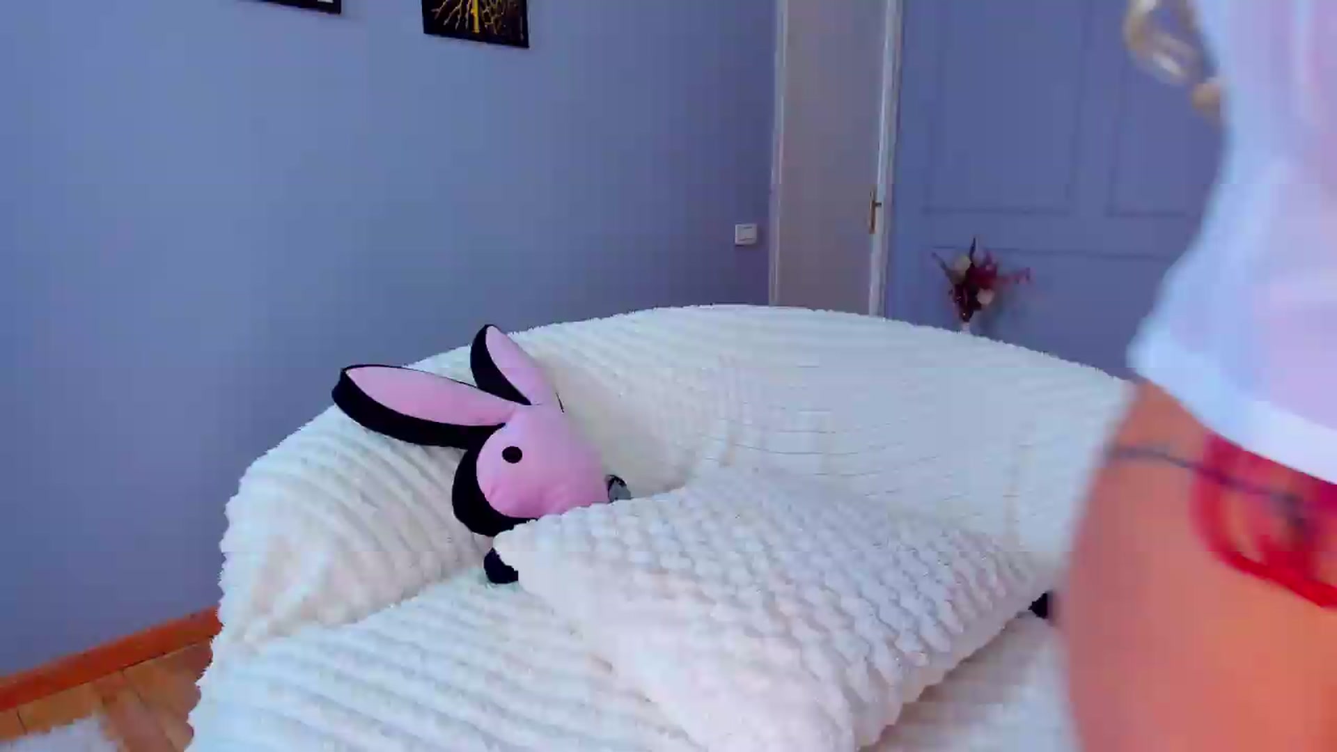 Gallery image thumbnail from AwwwElla's myfreecams stream on, 05/13/2026, 07:03 image 5 of 20