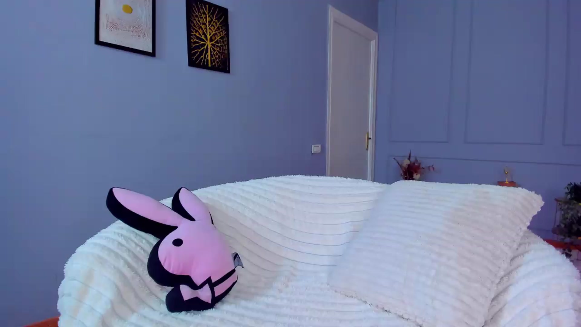 Gallery image thumbnail from AwwwElla's myfreecams stream on, 05/17/2026, 10:26 image 12 of 20