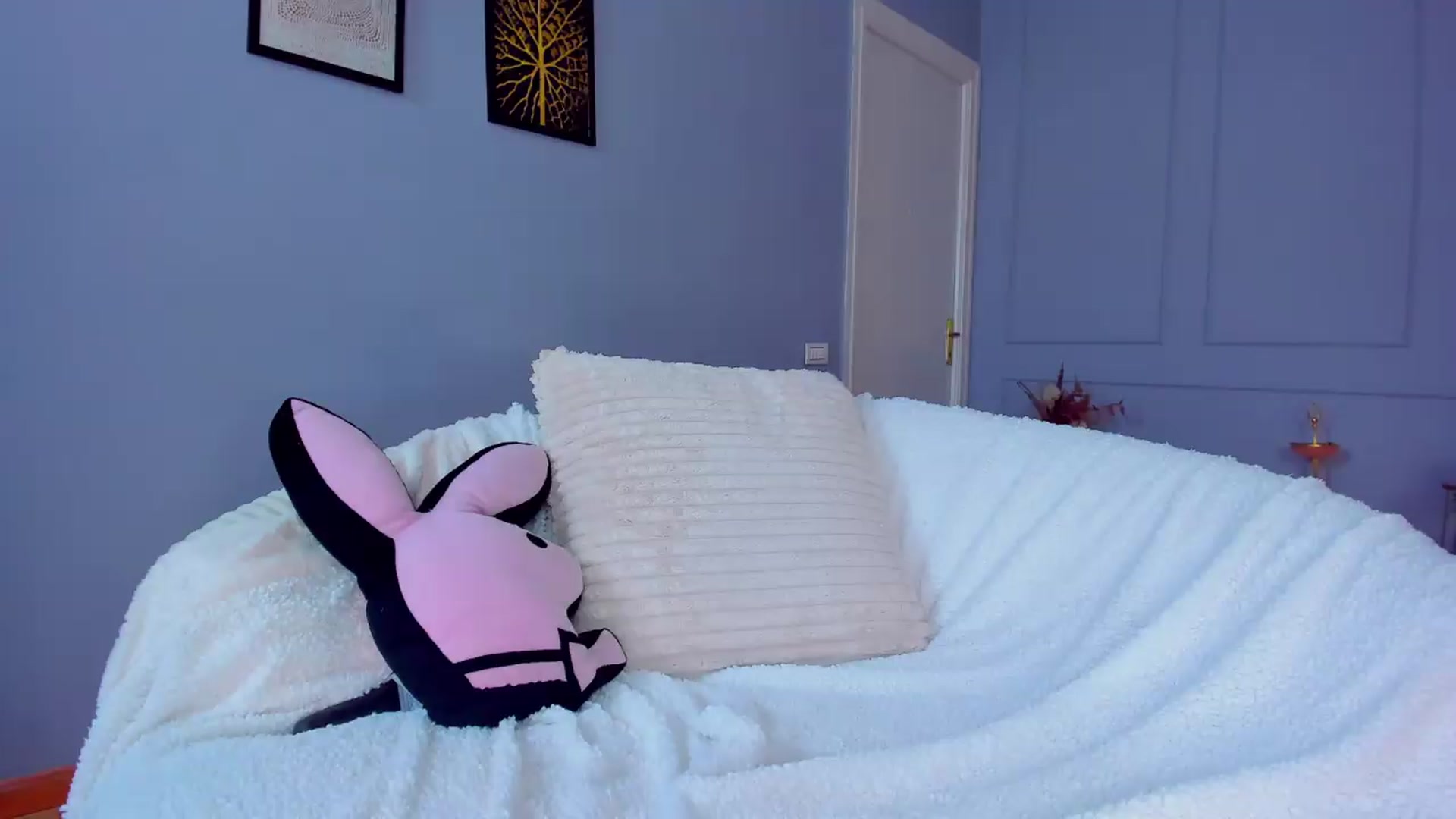 Gallery image thumbnail from AwwwElla's myfreecams stream on, 05/20/2026, 08:37 image 15 of 20