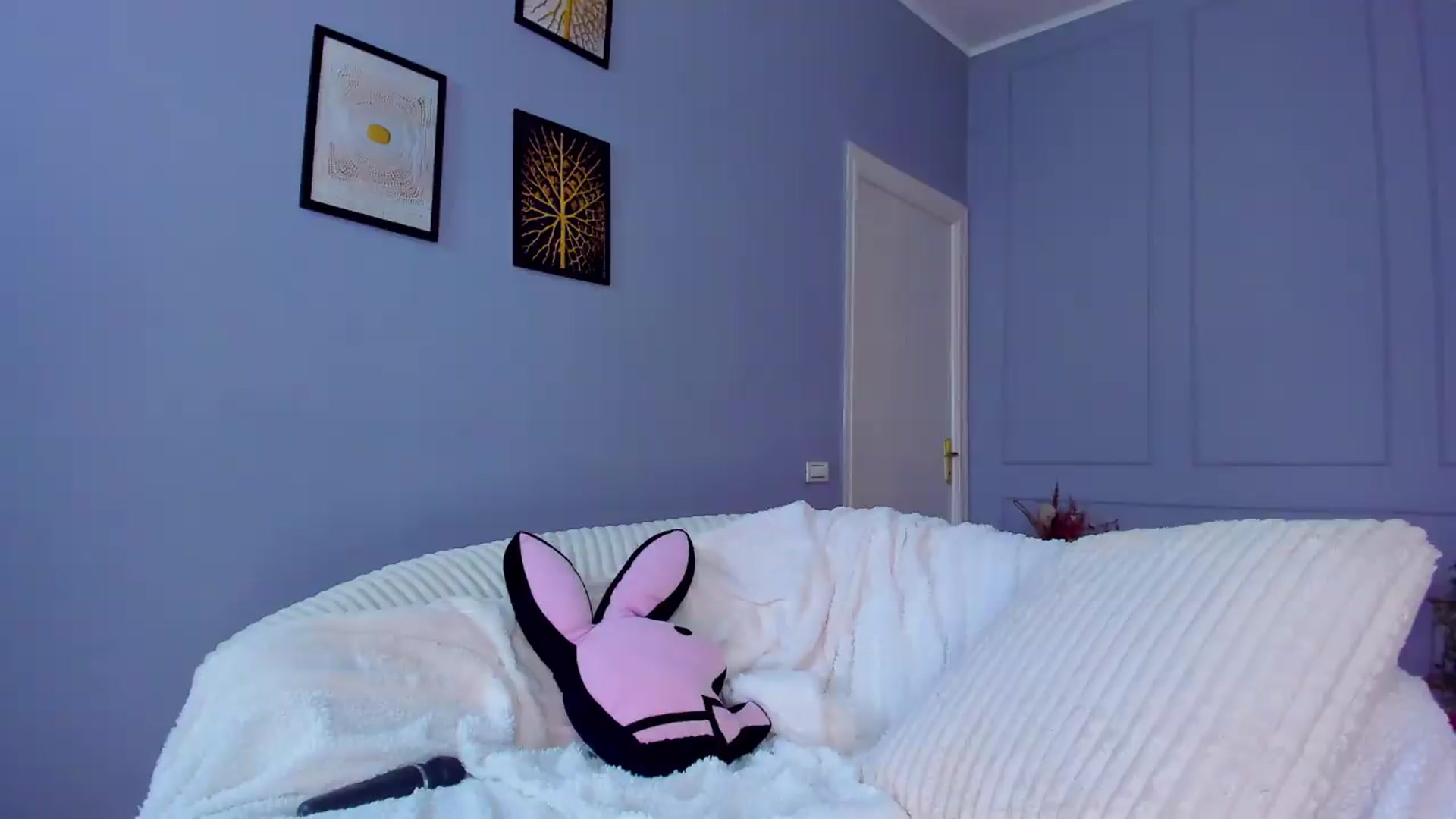 Gallery image thumbnail from AwwwElla's myfreecams stream on, 05/20/2026, 09:28 image 14 of 20