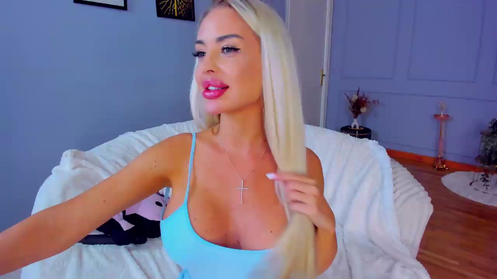 Gallery image thumbnail from AwwwElla's myfreecams stream on, 05/23/2026, 10:38 image 17 of 20