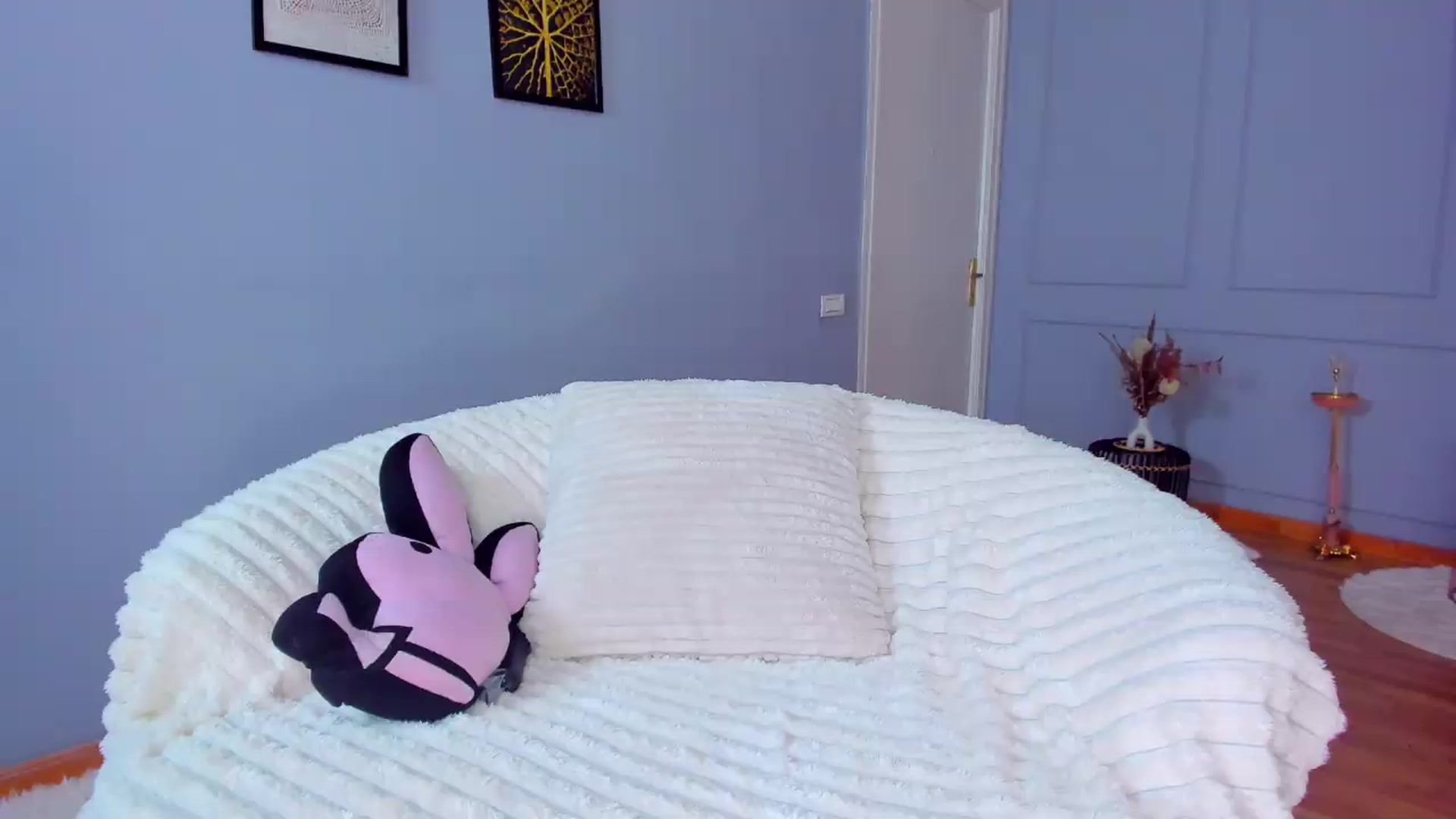 Gallery image thumbnail from AwwwElla's myfreecams stream on, 05/27/2026, 05:51 image 10 of 20