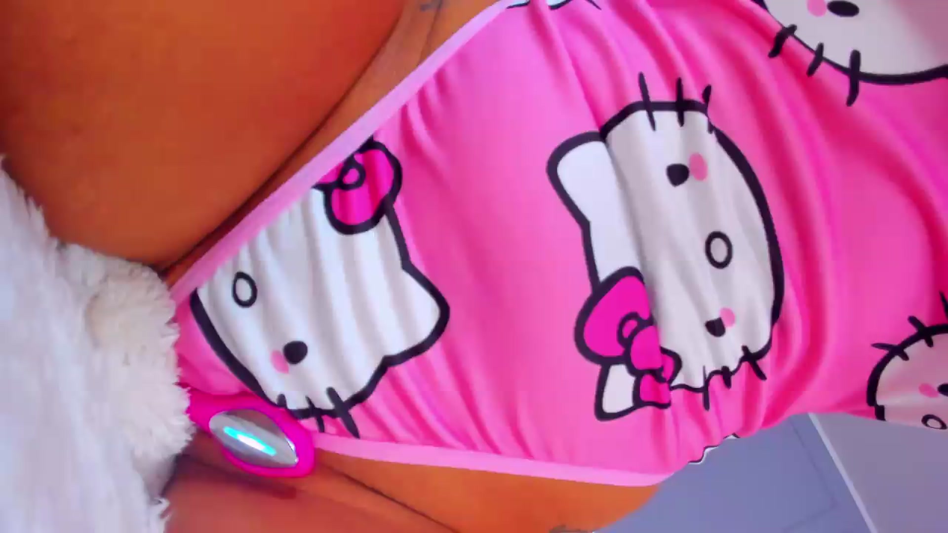 Gallery image thumbnail from AwwwElla's myfreecams stream on, 05/28/2026, 07:10 image 9 of 20