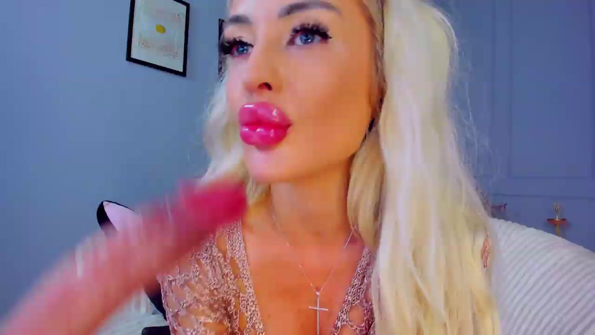 Gallery image thumbnail from AwwwElla's myfreecams stream on, 06/08/2026, 09:45 image 4 of 20