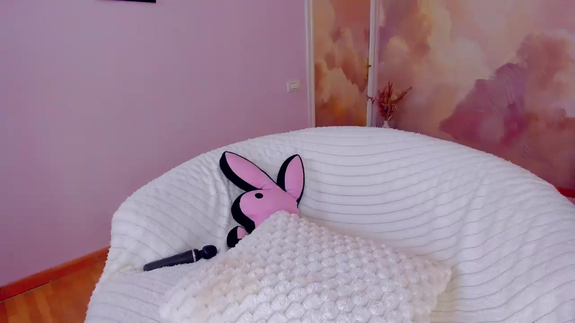 Gallery image thumbnail from AwwwElla's myfreecams stream on, 06/12/2026, 06:56 image 15 of 20