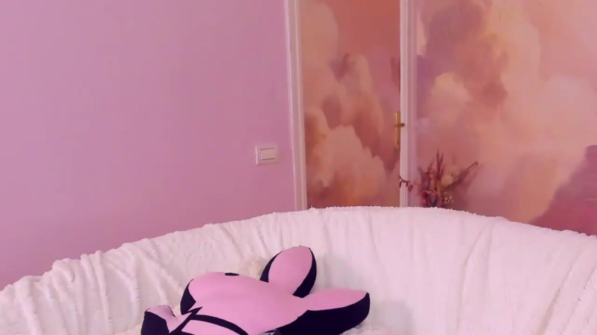 Gallery image thumbnail from AwwwElla's myfreecams stream on, 06/13/2026, 10:38 image 17 of 20