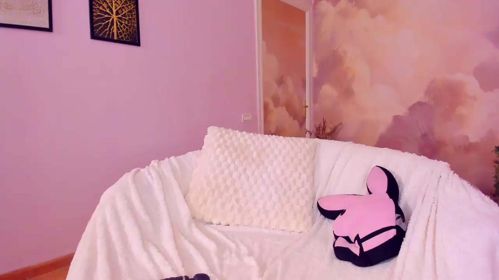 Gallery image thumbnail from AwwwElla's myfreecams stream on, 06/13/2026, 10:38 image 10 of 20