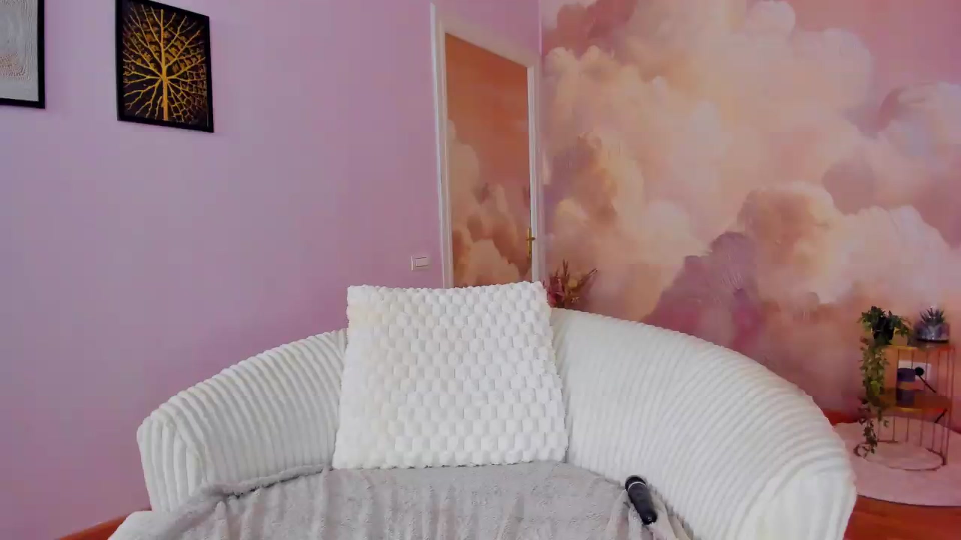 Gallery image thumbnail from AwwwElla's myfreecams stream on, 06/14/2026, 11:21 image 13 of 20