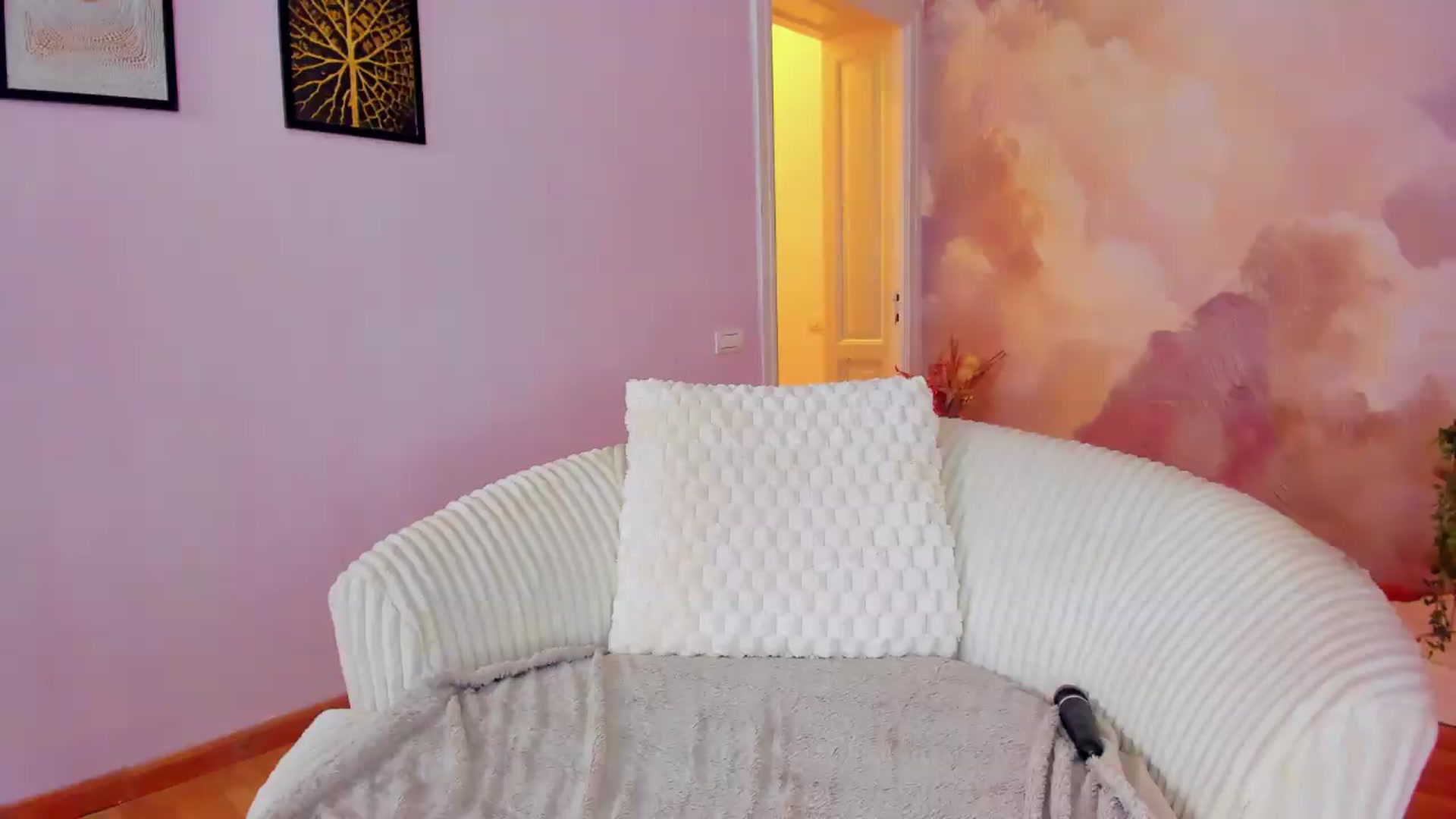 Gallery image thumbnail from AwwwElla's myfreecams stream on, 06/14/2026, 11:21 image 4 of 20