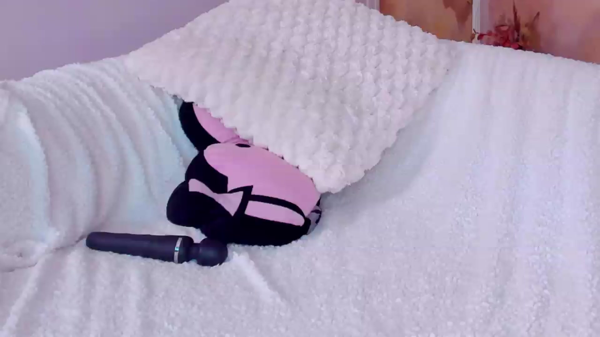 Gallery image thumbnail from AwwwElla's myfreecams stream on, 06/20/2026, 07:42 image 6 of 20