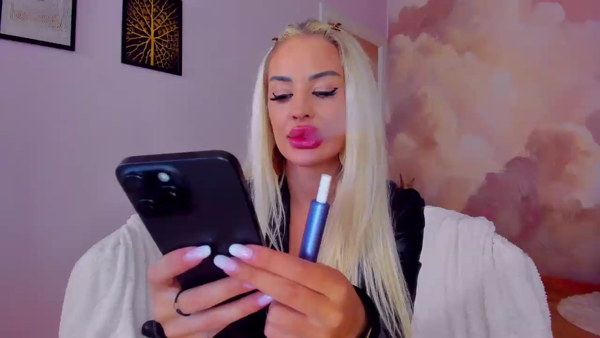 Gallery image thumbnail from AwwwElla's myfreecams stream on, 06/21/2026, 06:31 image 13 of 20
