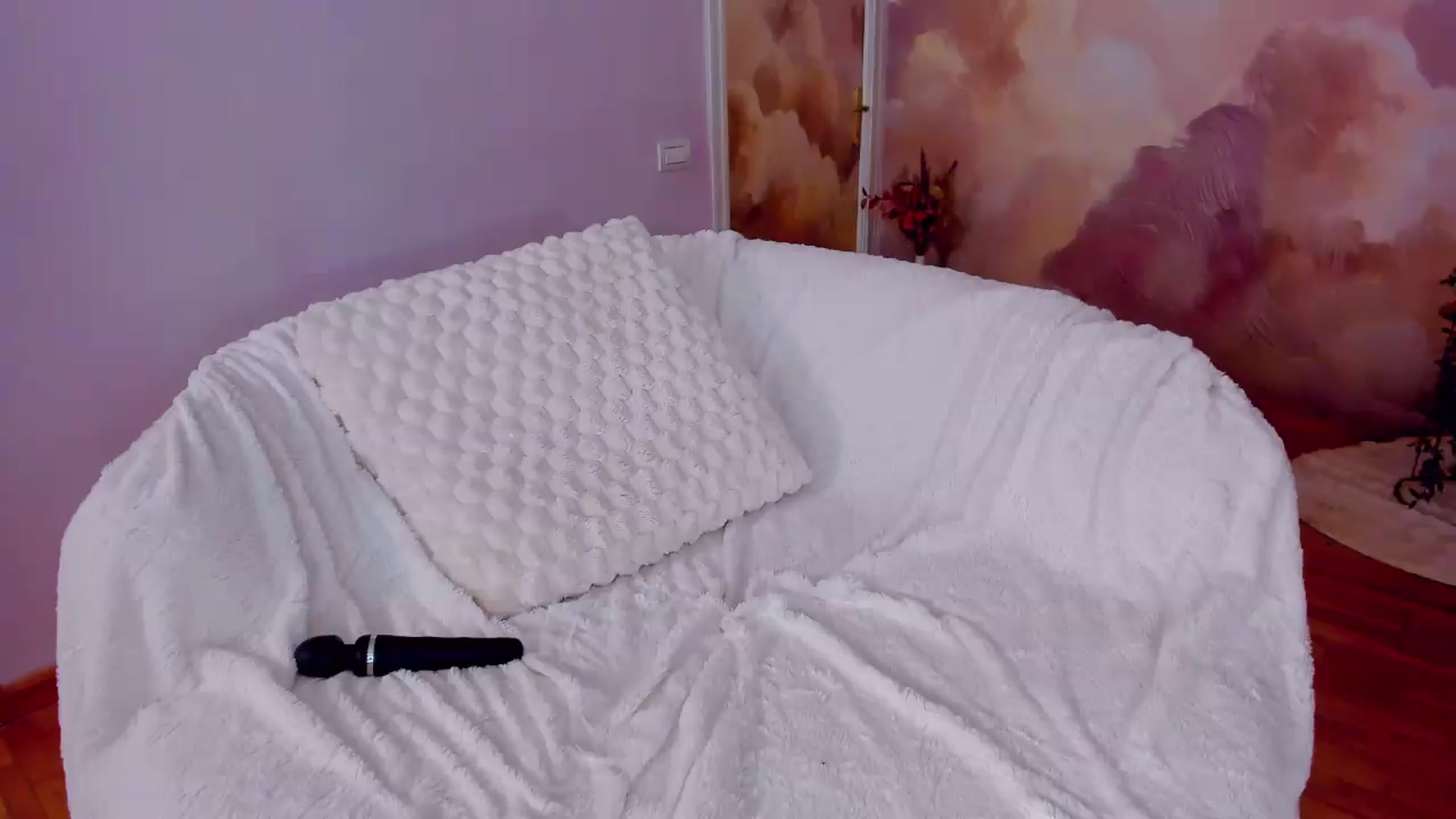 Gallery image thumbnail from AwwwElla's myfreecams stream on, 06/21/2026, 06:31 image 11 of 20