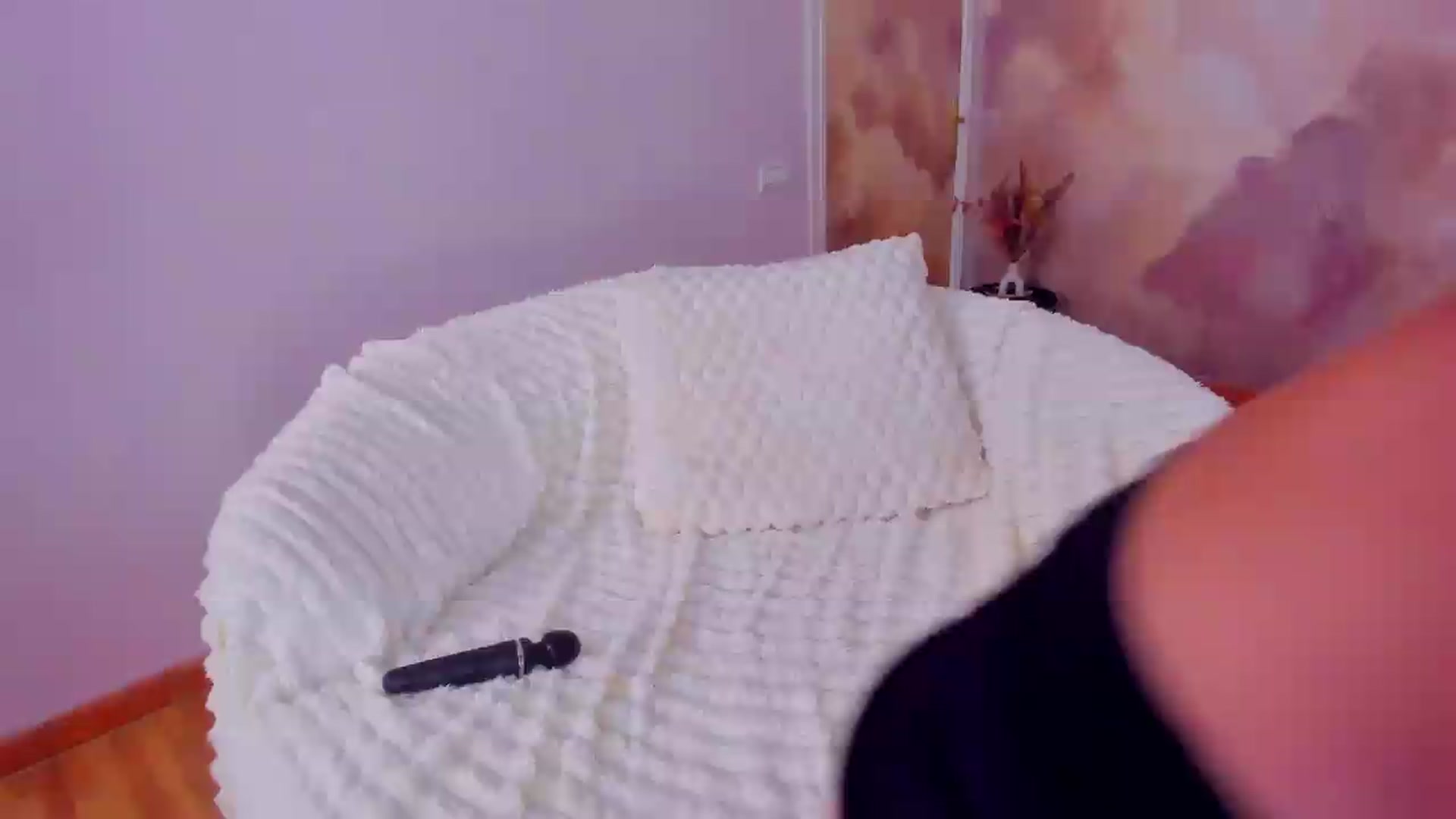 Gallery image thumbnail from AwwwElla's myfreecams stream on, 06/28/2026, 09:10 image 4 of 20