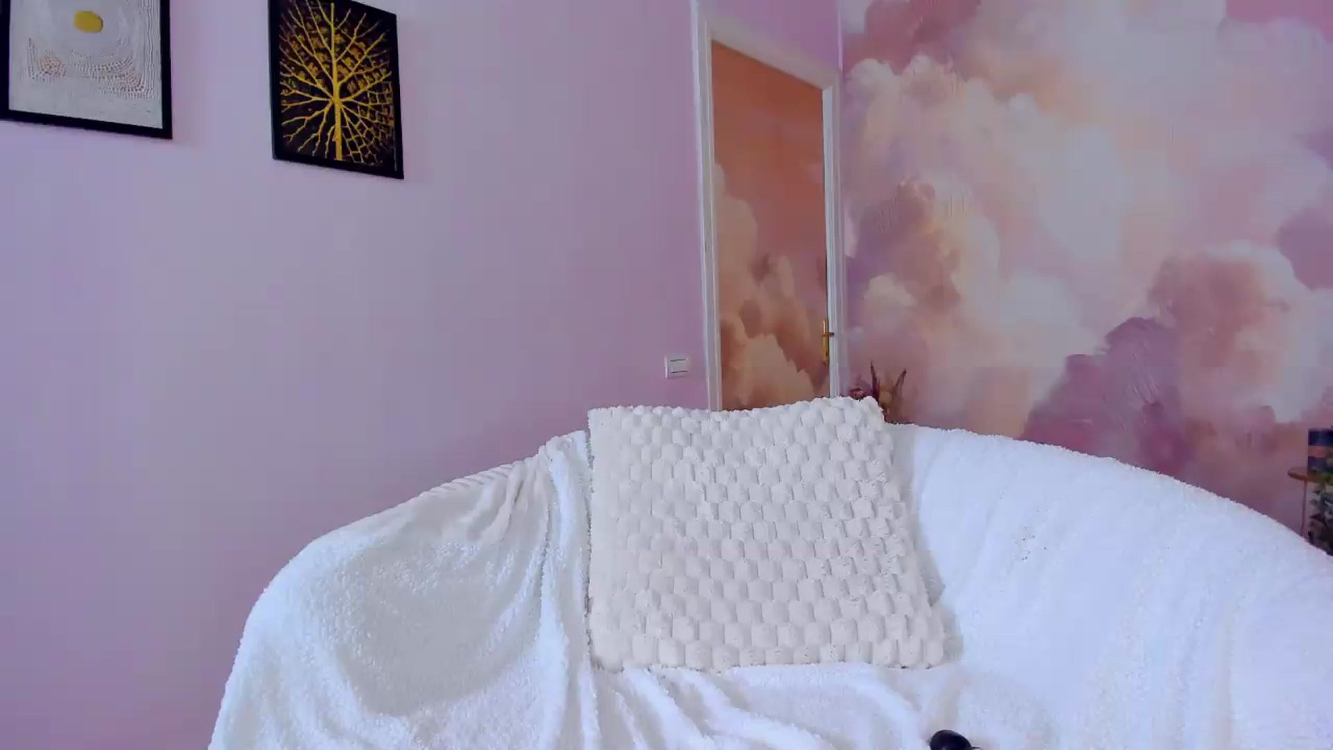 Gallery image thumbnail from AwwwElla's myfreecams stream on, 07/17/2026, 09:56 image 8 of 20
