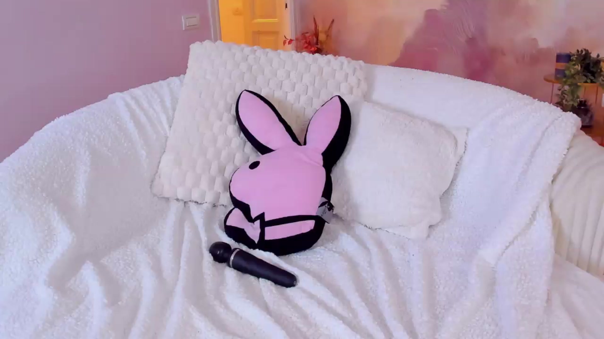 Gallery image thumbnail from AwwwElla's myfreecams stream on, 07/19/2026, 06:22 image 7 of 20