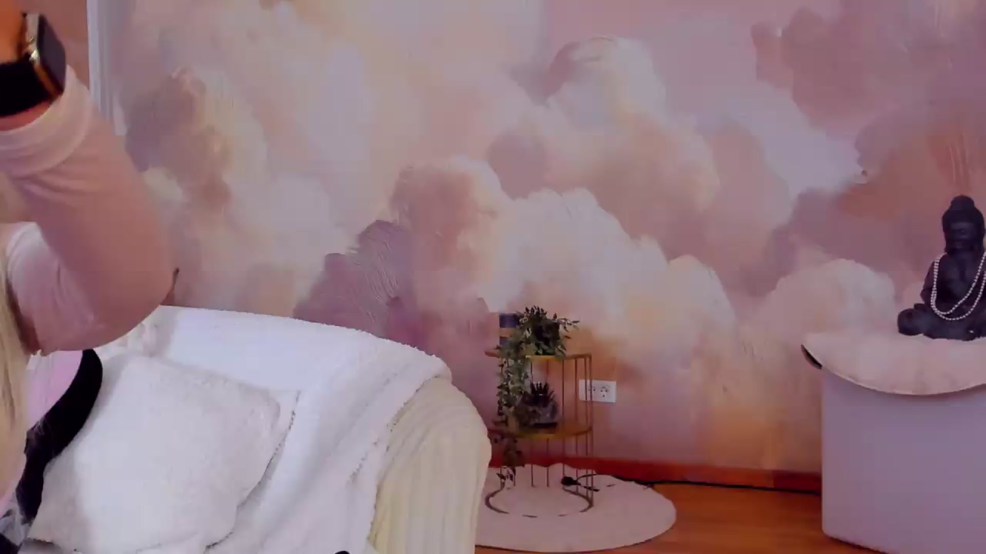 Gallery image thumbnail from AwwwElla's myfreecams stream on, 07/19/2026, 06:22 image 19 of 20