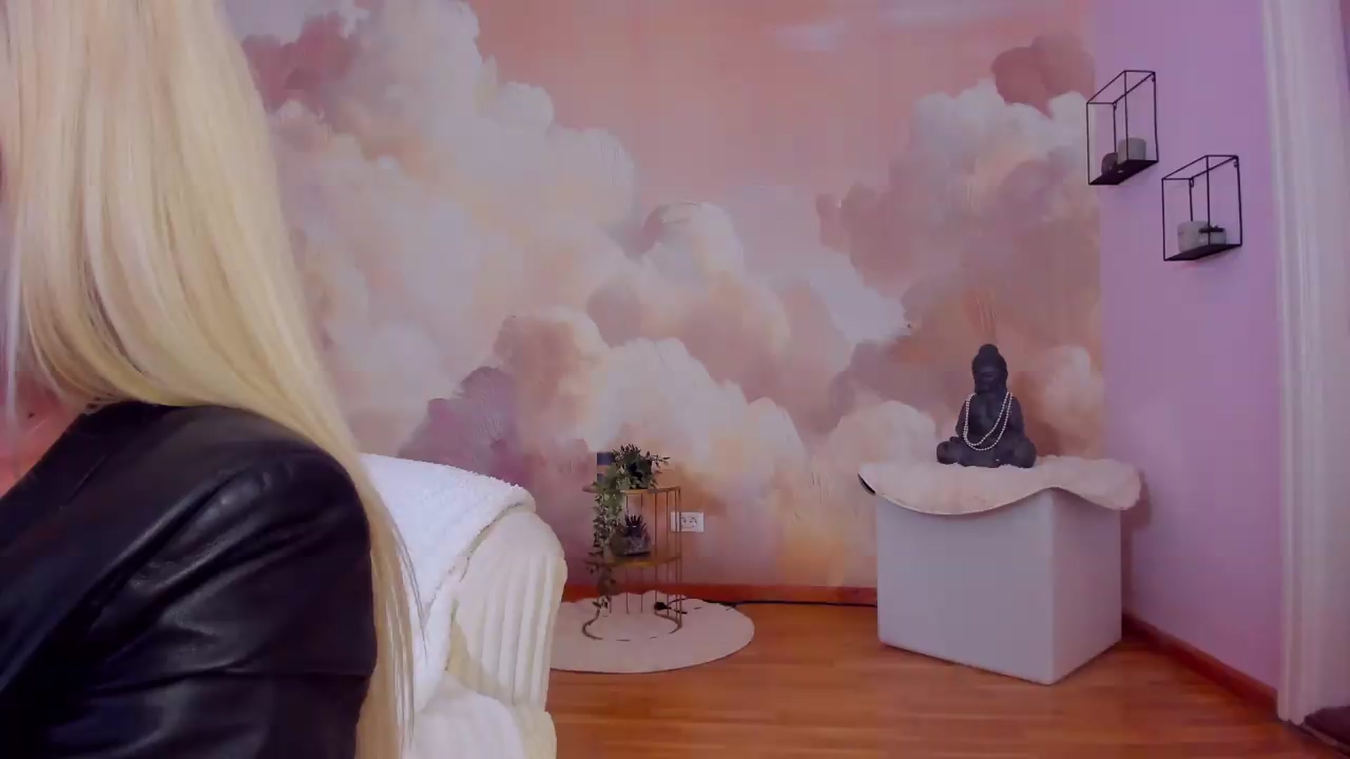 Gallery image thumbnail from AwwwElla's myfreecams stream on, 07/19/2026, 06:22 image 13 of 20