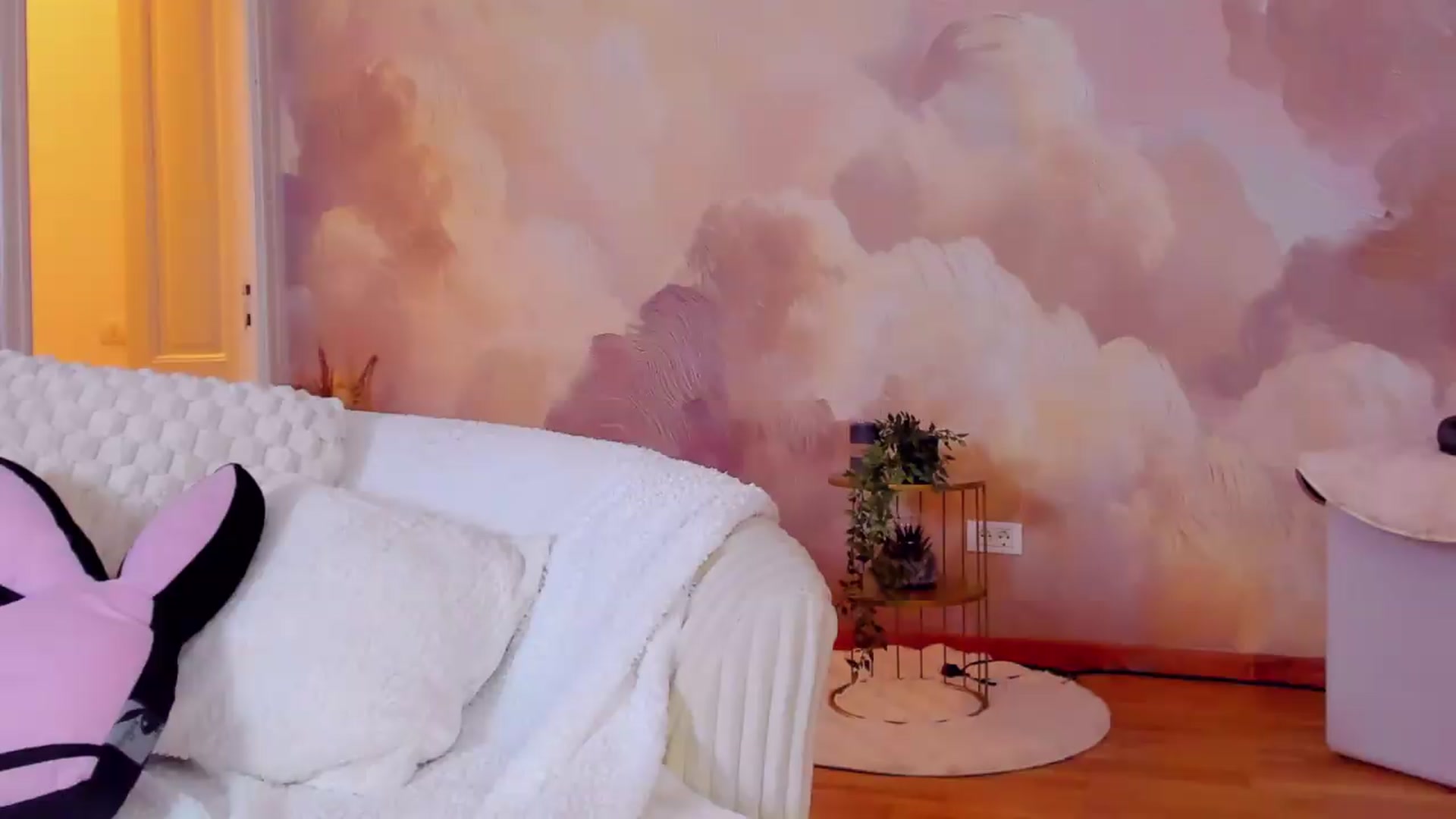 Gallery image thumbnail from AwwwElla's myfreecams stream on, 07/19/2026, 06:22 image 18 of 20