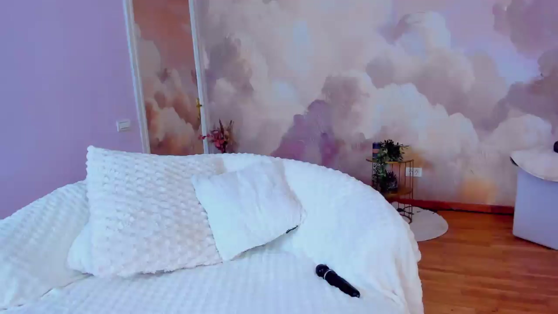 Gallery image thumbnail from AwwwElla's myfreecams stream on, 07/23/2026, 09:31 image 16 of 20