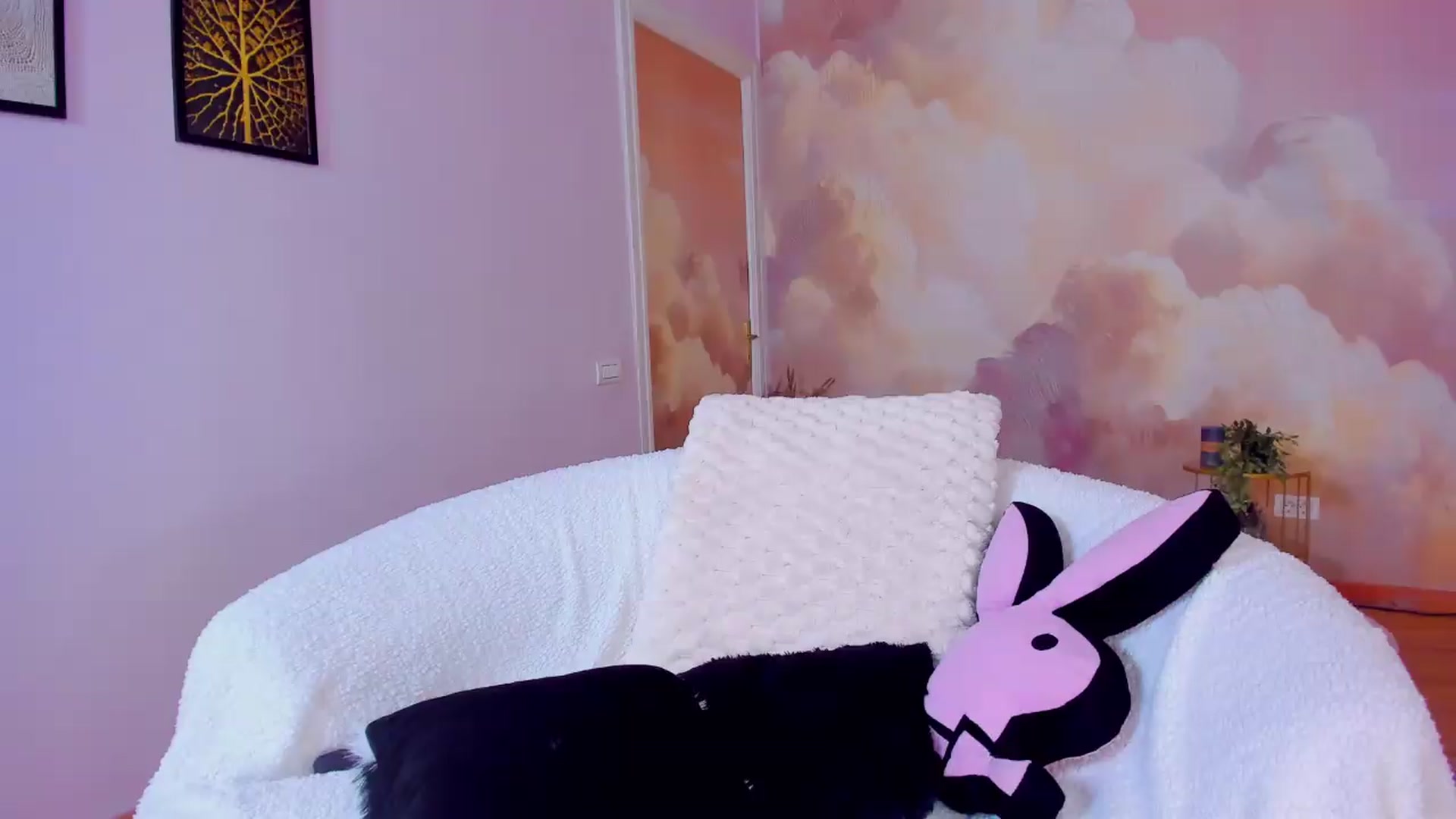 Gallery image thumbnail from AwwwElla's myfreecams stream on, 08/06/2026, 05:51 image 11 of 20