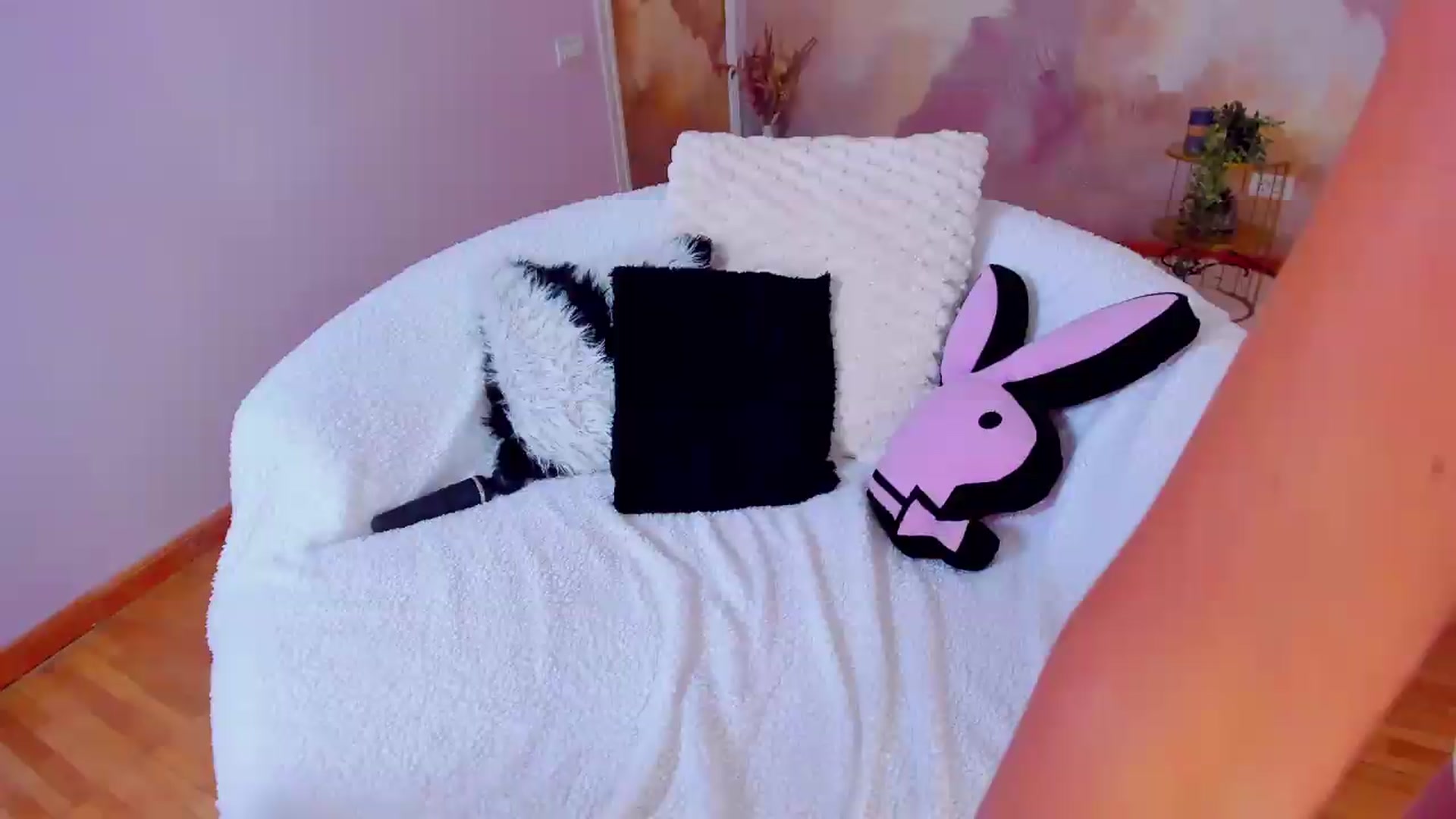 Gallery image thumbnail from AwwwElla's myfreecams stream on, 08/06/2026, 05:51 image 12 of 20
