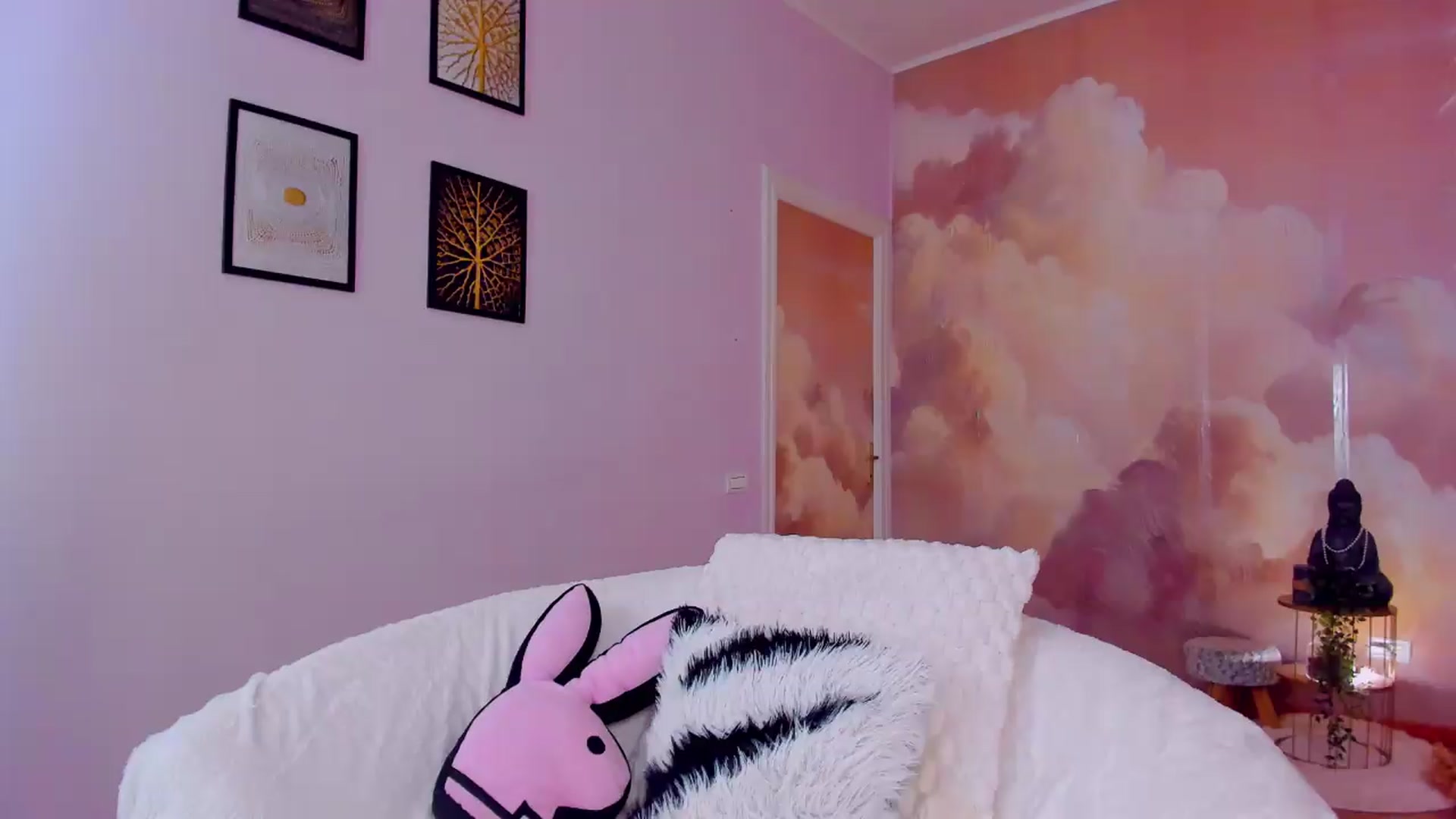 Gallery image thumbnail from AwwwElla's myfreecams stream on, 08/09/2026, 05:09 image 11 of 20