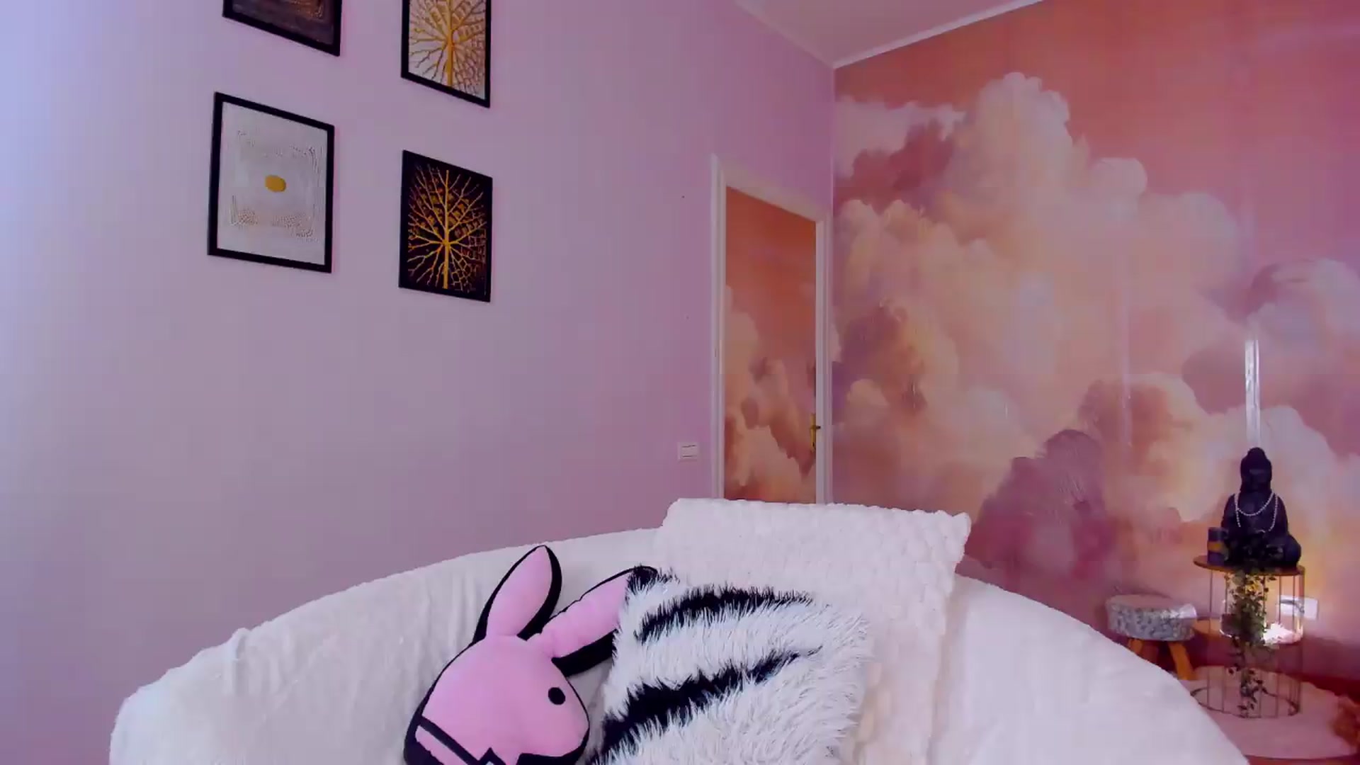 Gallery image thumbnail from AwwwElla's myfreecams stream on, 08/09/2026, 05:09 image 10 of 20