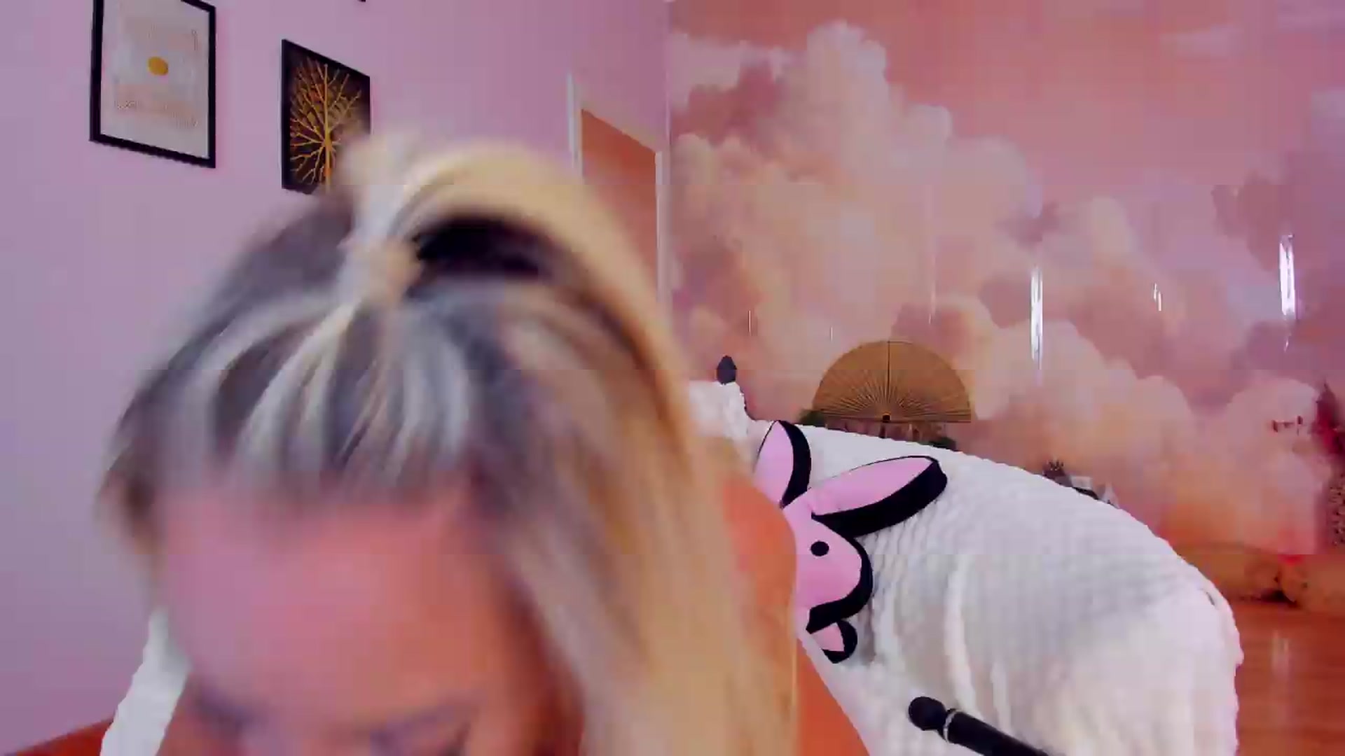 Gallery image thumbnail from AwwwElla's myfreecams stream on, 08/14/2026, 05:57 image 2 of 20