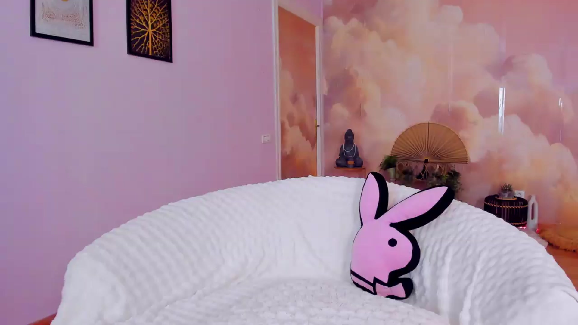Gallery image thumbnail from AwwwElla's myfreecams stream on, 08/14/2026, 10:20 image 14 of 20