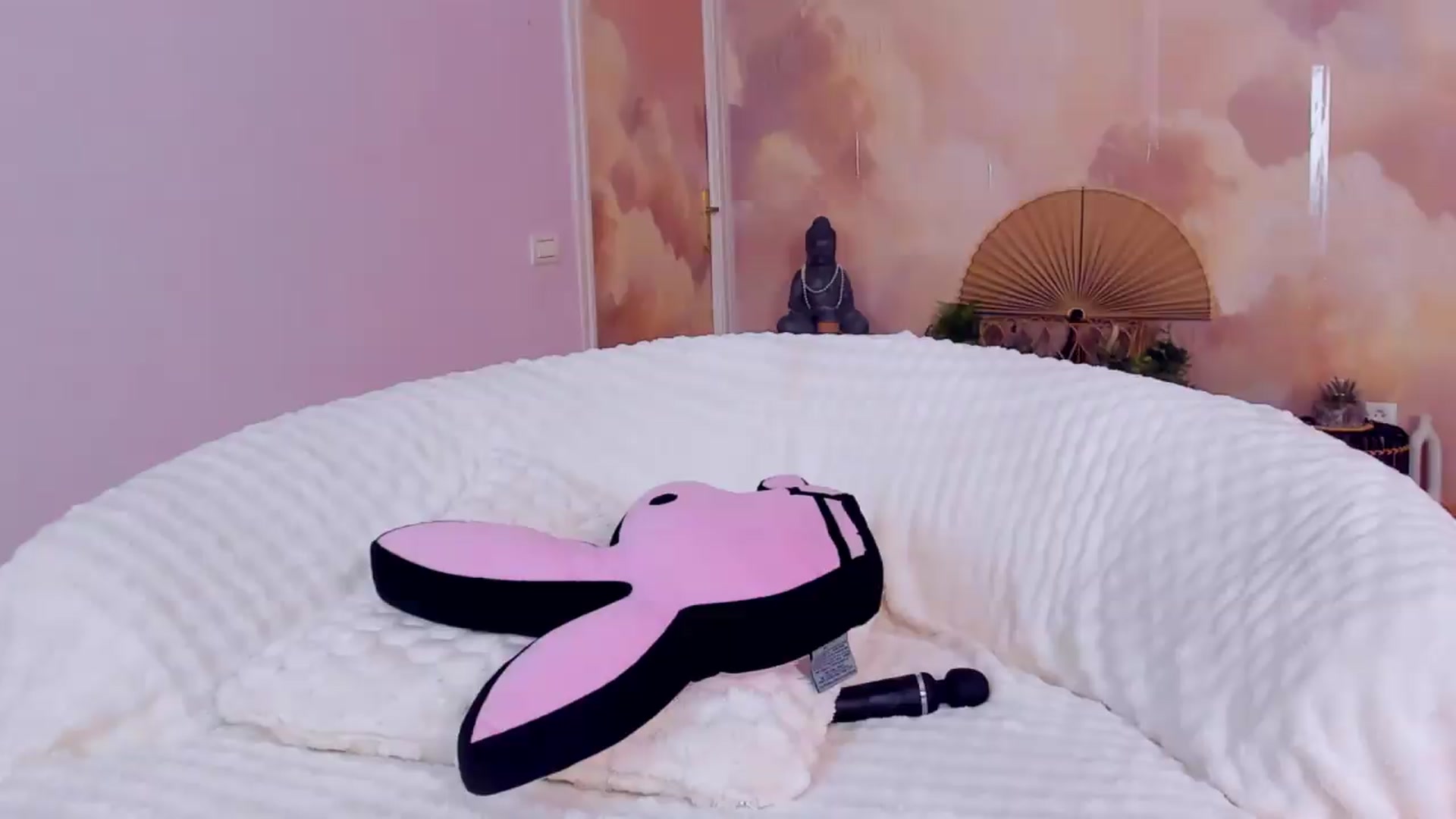 Gallery image thumbnail from AwwwElla's myfreecams stream on, 08/15/2026, 07:19 image 1 of 20