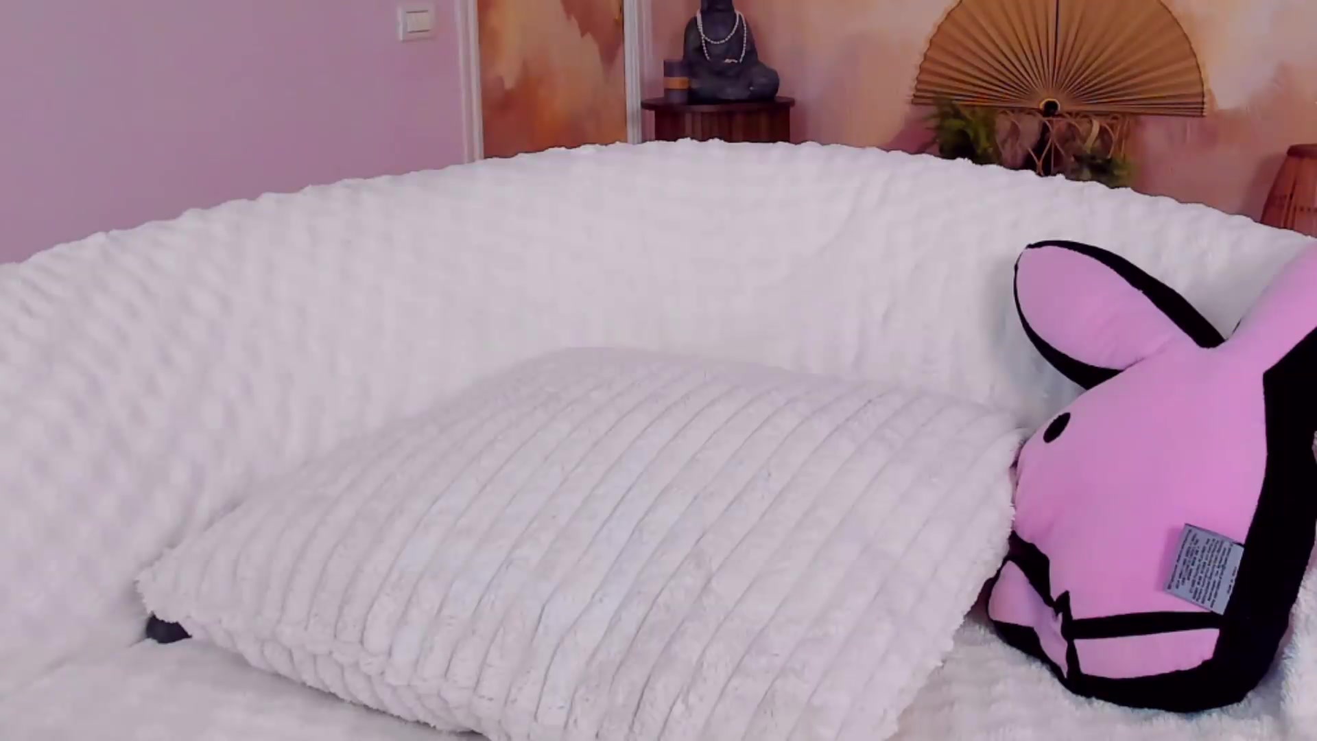 Gallery image thumbnail from AwwwElla's myfreecams stream on, 08/26/2026, 06:52 image 16 of 20