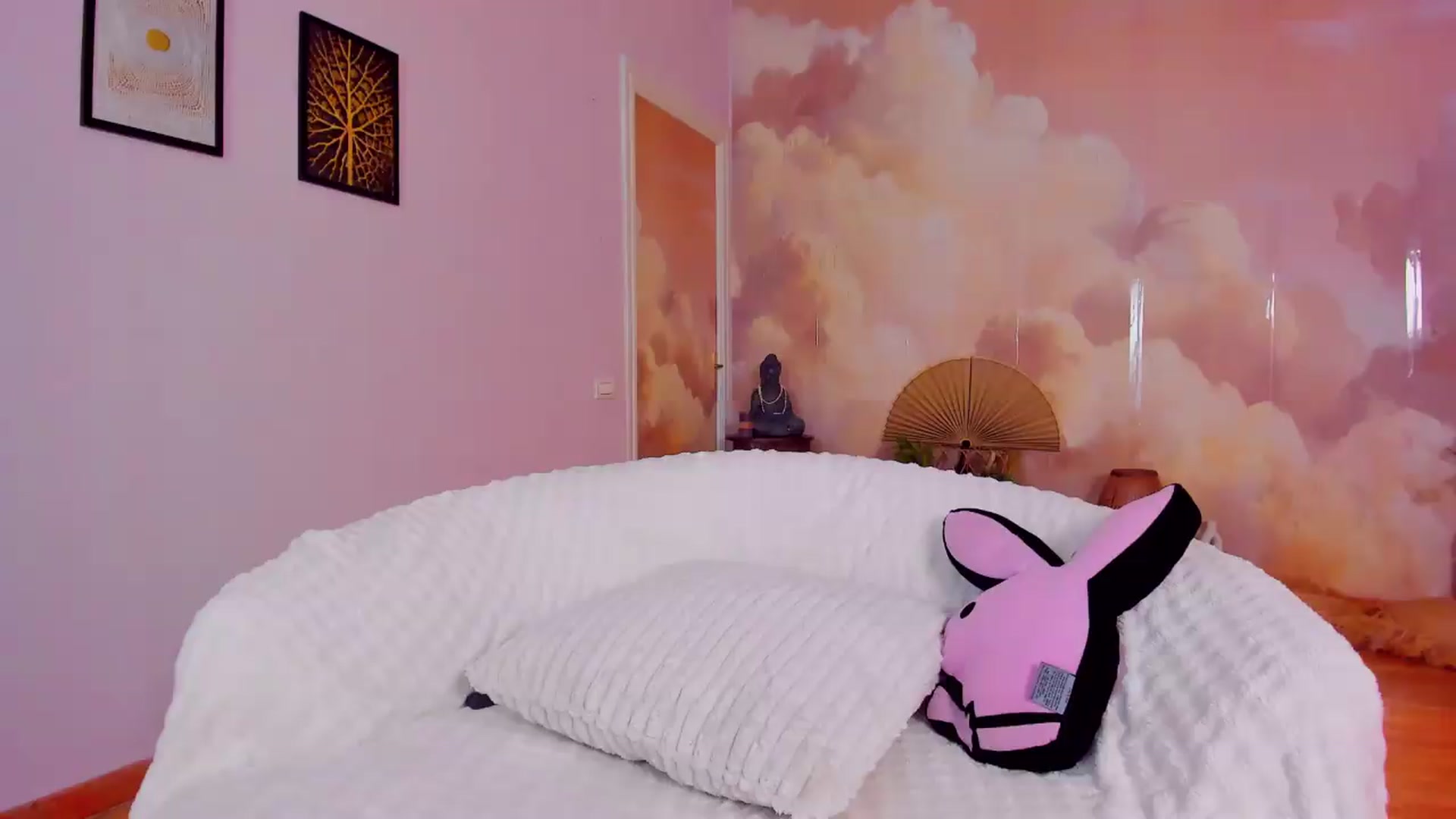 Gallery image thumbnail from AwwwElla's myfreecams stream on, 08/26/2026, 08:23 image 4 of 20