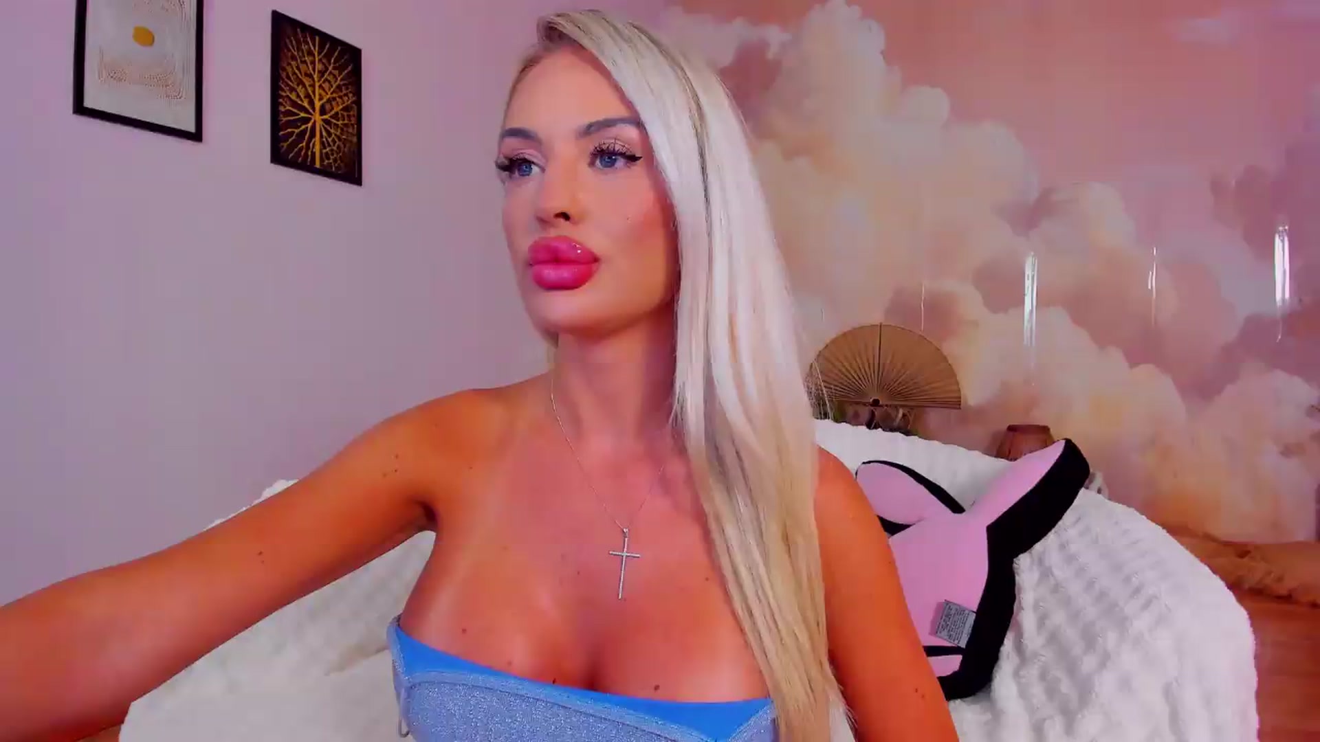Gallery image thumbnail from AwwwElla's myfreecams stream on, 08/26/2026, 08:23 image 7 of 20