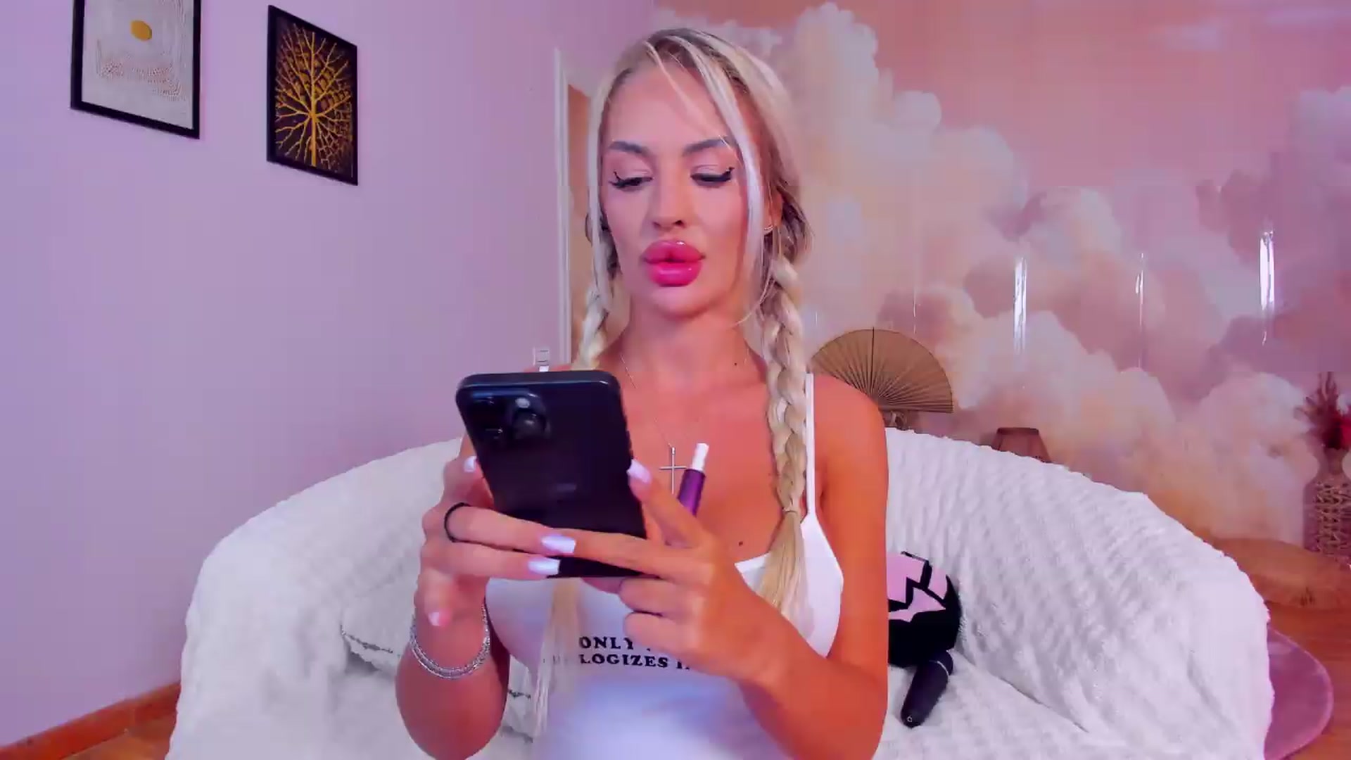 Gallery image thumbnail from AwwwElla's myfreecams stream on, 08/27/2026, 05:59 image 1 of 20
