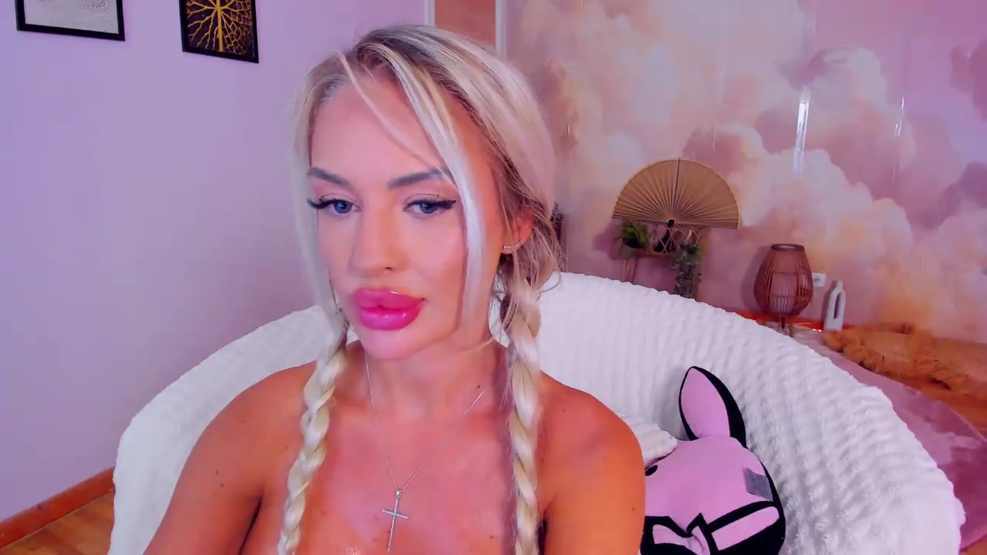 Gallery image thumbnail from AwwwElla's myfreecams stream on, 08/27/2026, 06:45 image 15 of 20