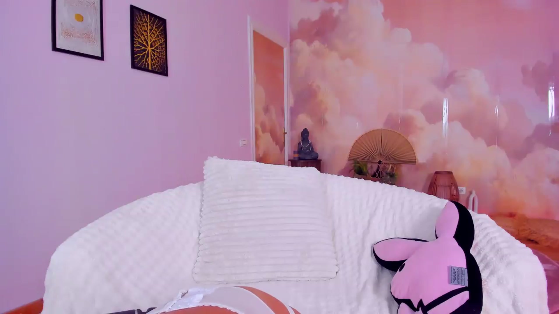 Gallery image thumbnail from AwwwElla's myfreecams stream on, 08/27/2026, 10:15 image 16 of 20