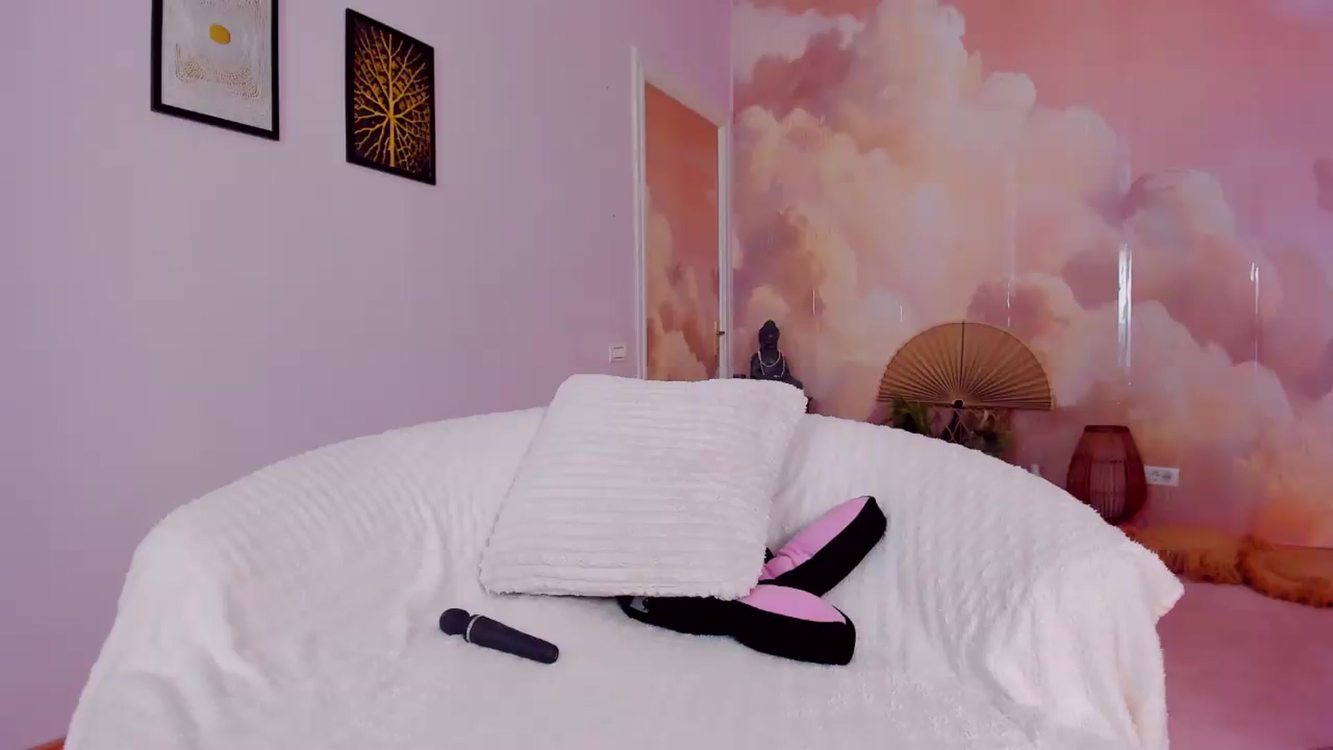 Gallery image thumbnail from AwwwElla's myfreecams stream on, 08/28/2026, 06:30 image 8 of 20