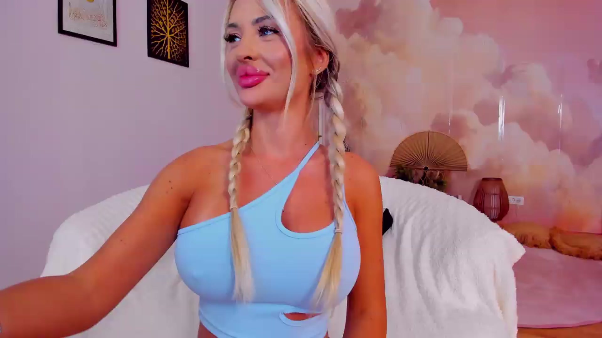 Gallery image thumbnail from AwwwElla's myfreecams stream on, 08/28/2026, 06:30 image 2 of 20