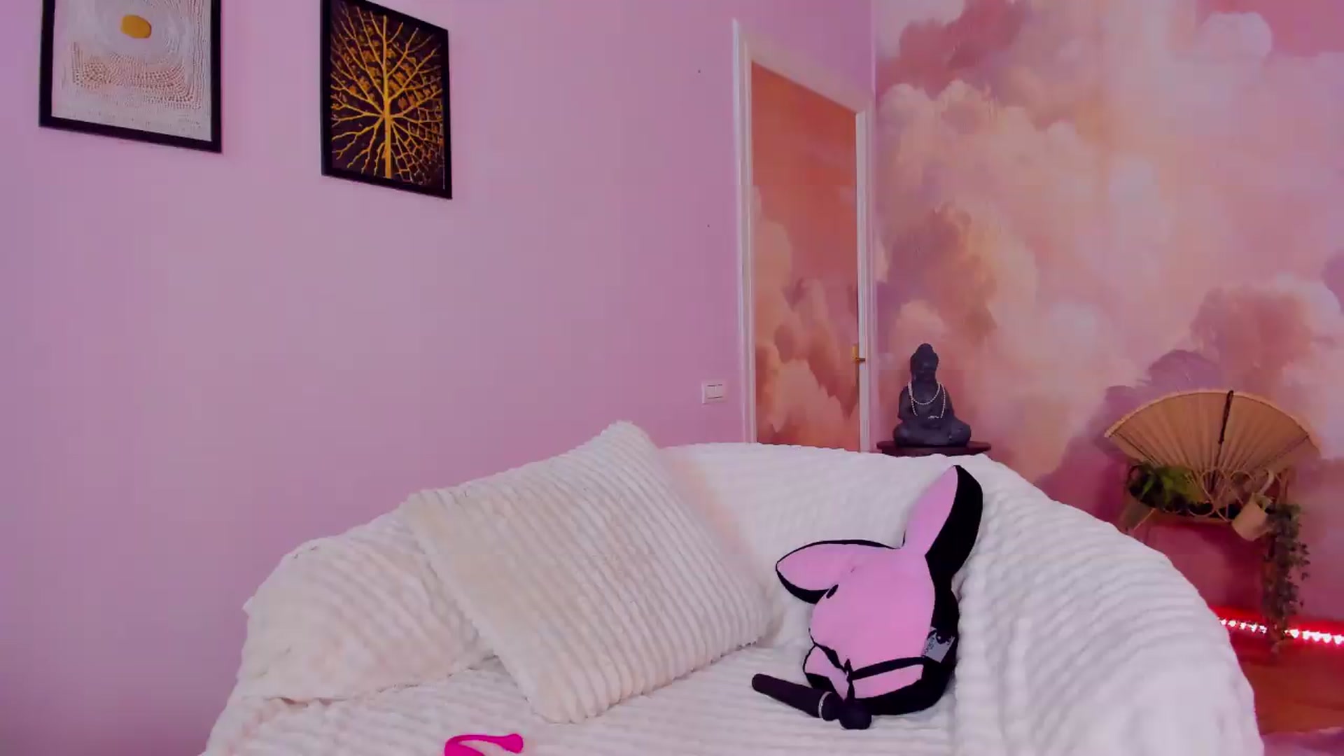 Gallery image thumbnail from AwwwElla's myfreecams stream on, 09/12/2026, 11:48 image 11 of 20