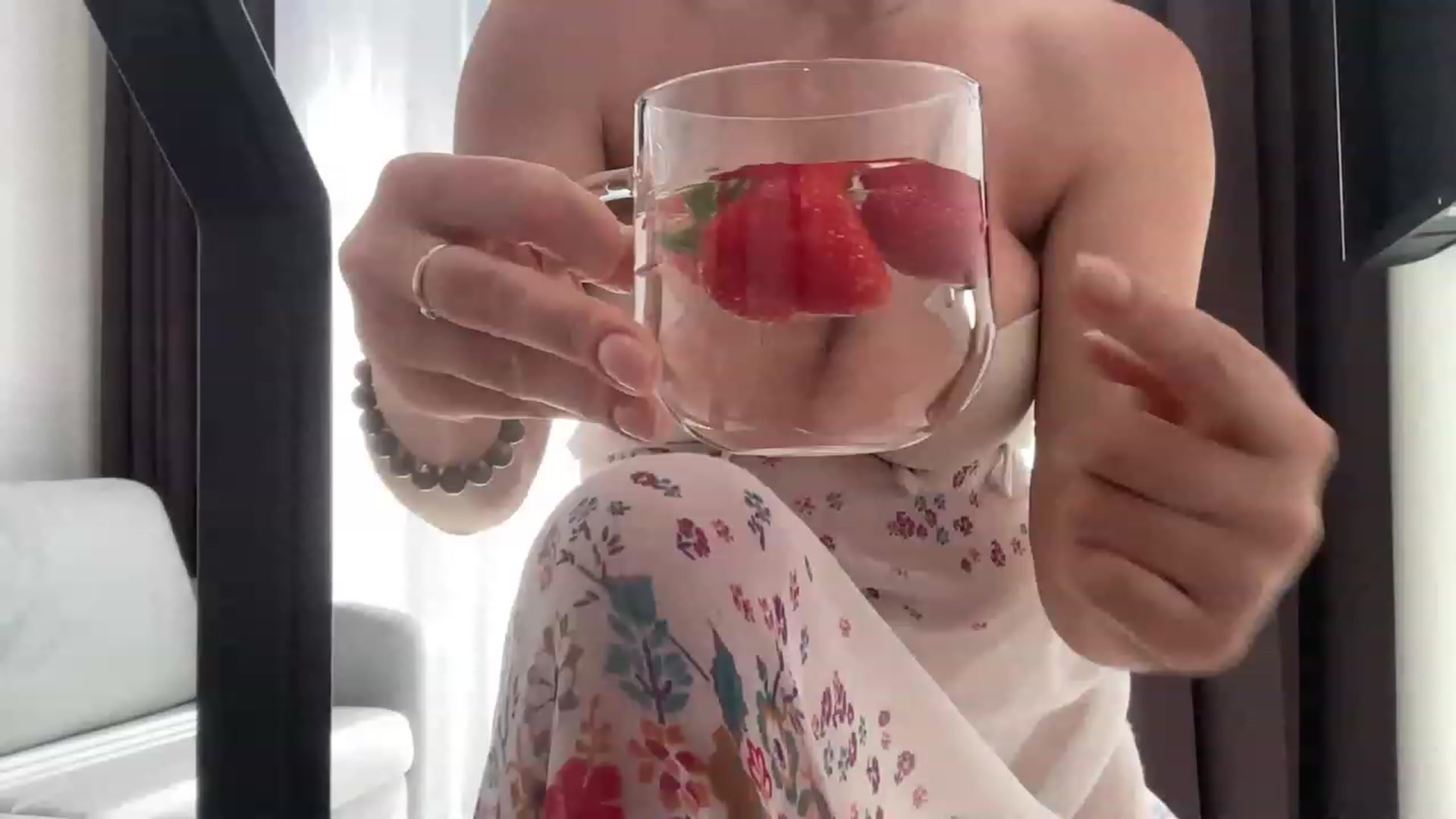 Gallery image thumbnail from AwwwSellena's myfreecams stream on, 05/31/2023, 11:45 image 1 of 20