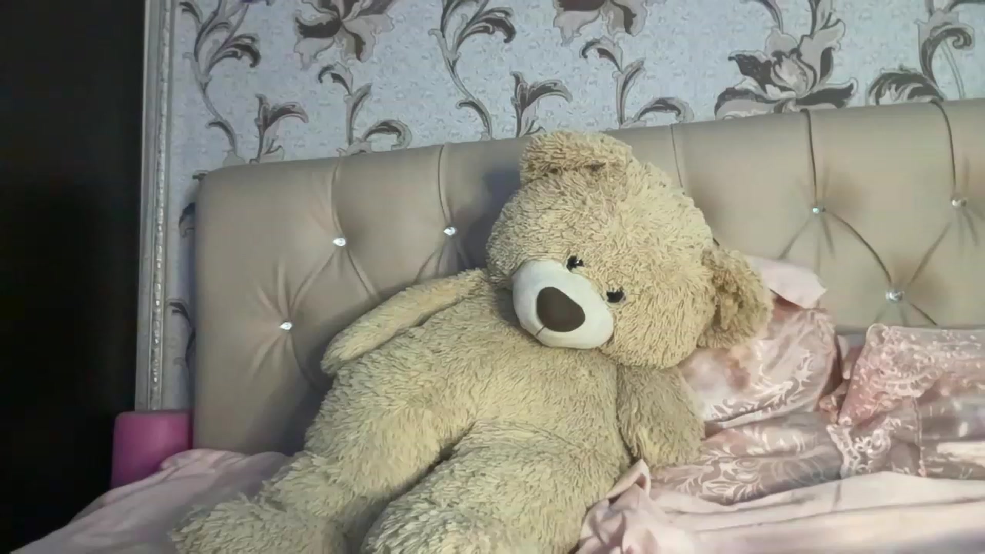 Gallery image thumbnail from AwwwSellena's myfreecams stream on, 06/15/2023, 13:30 image 11 of 20