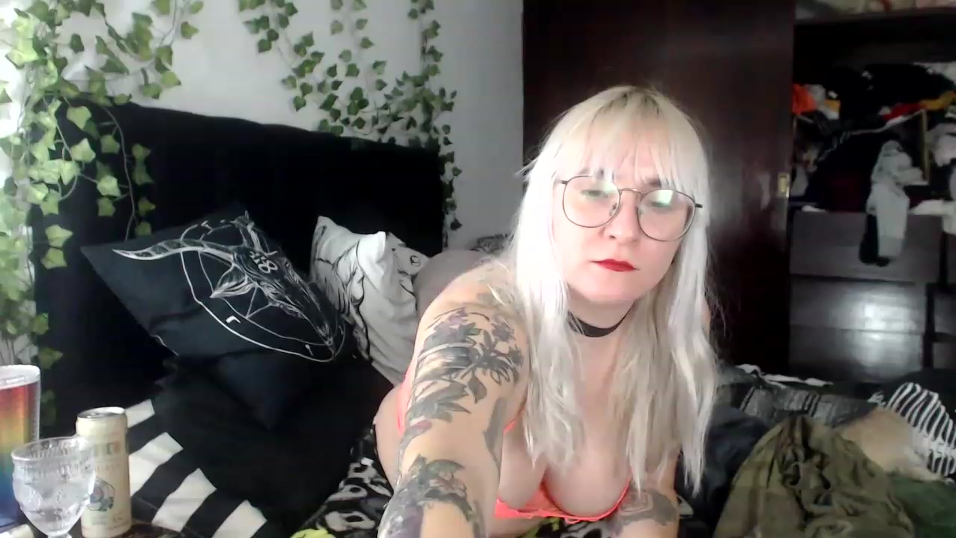 Gallery image thumbnail from AxeHallow's myfreecams stream on, 12/05/2022, 08:17 image 2 of 20